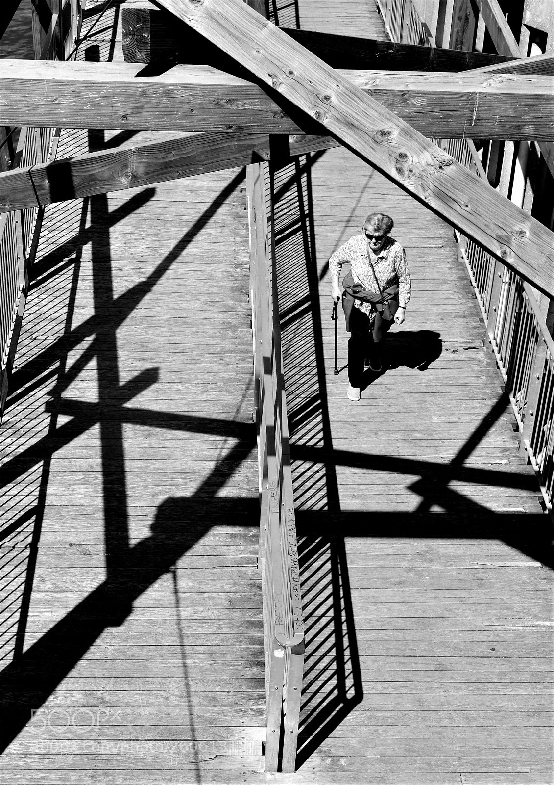 Panasonic Lumix DMC-LX7 sample photo. Old ladie and shadows photography