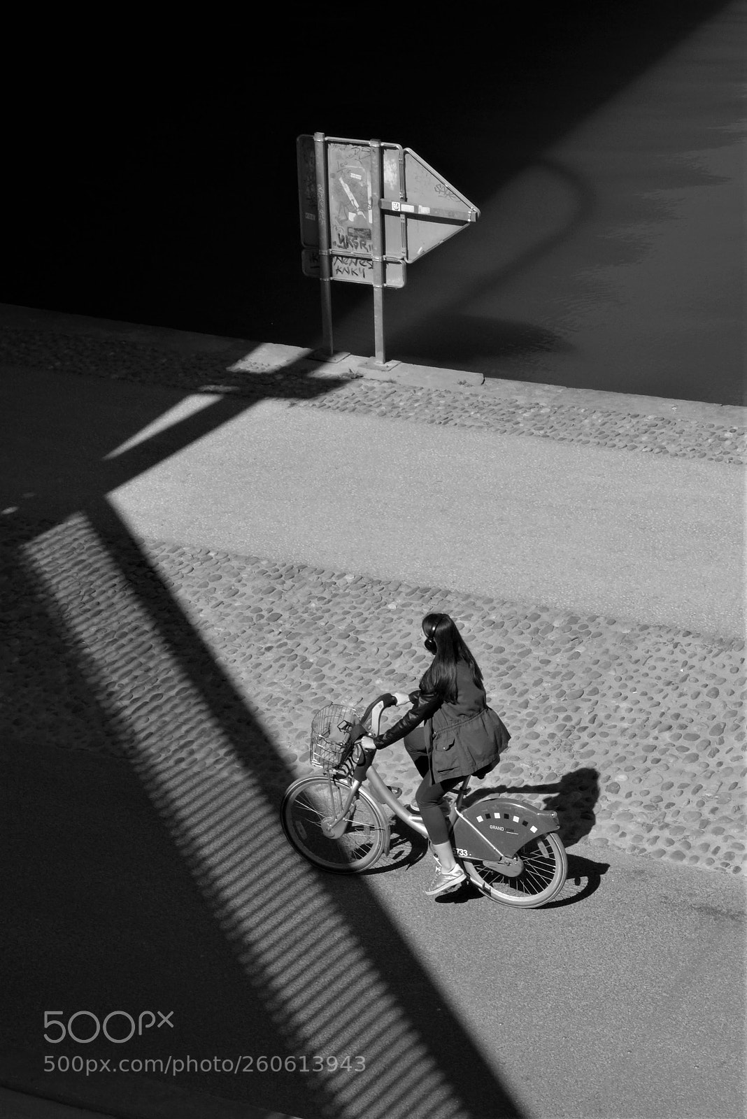 Panasonic Lumix DMC-LX7 sample photo. Shadow and chick on photography