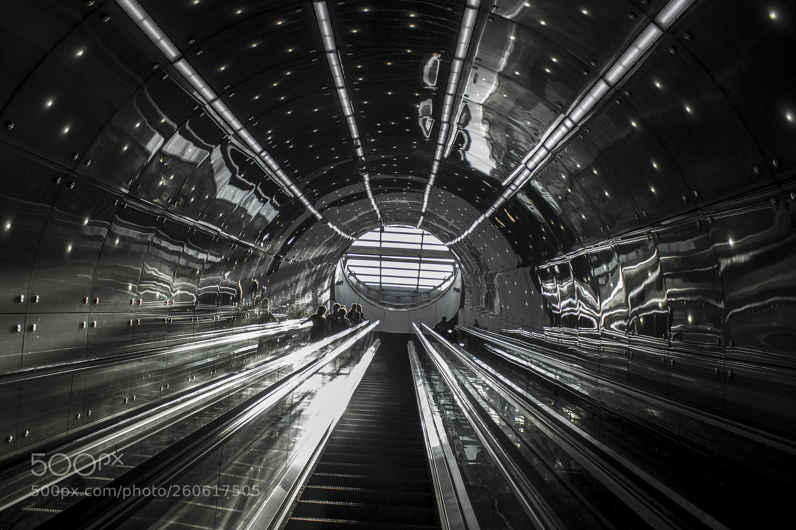 Canon EOS 650D (EOS Rebel T4i / EOS Kiss X6i) sample photo. Escalators light photography