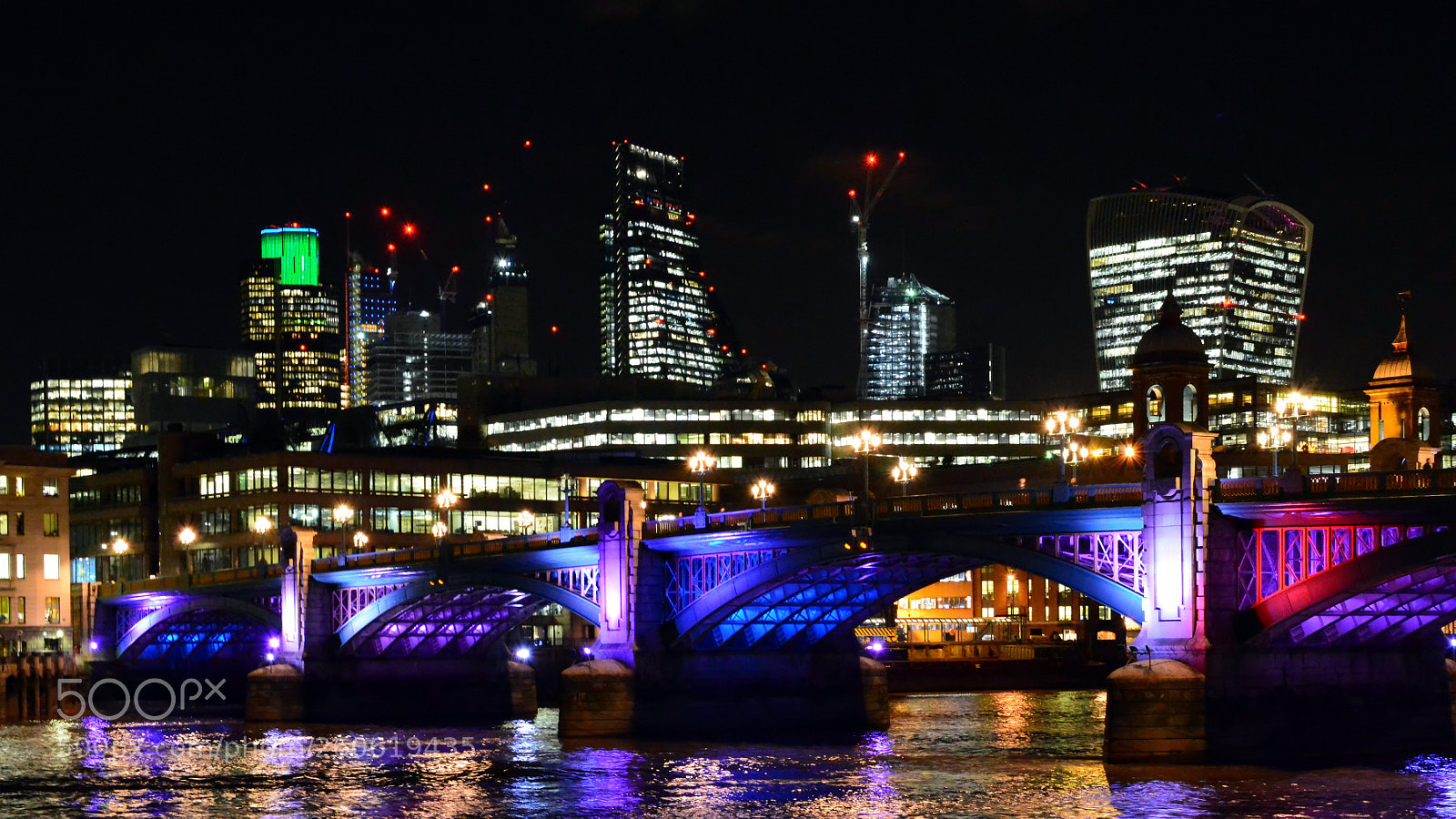 Nikon D5200 + Nikon AF-S DX Nikkor 35mm F1.8G sample photo. City of london photography