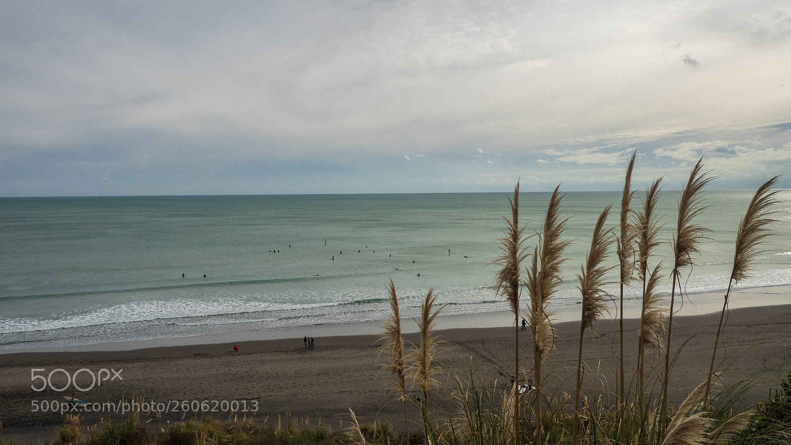 Olympus OM-D E-M1 sample photo. Ngarunui beach, raglan, waikato photography