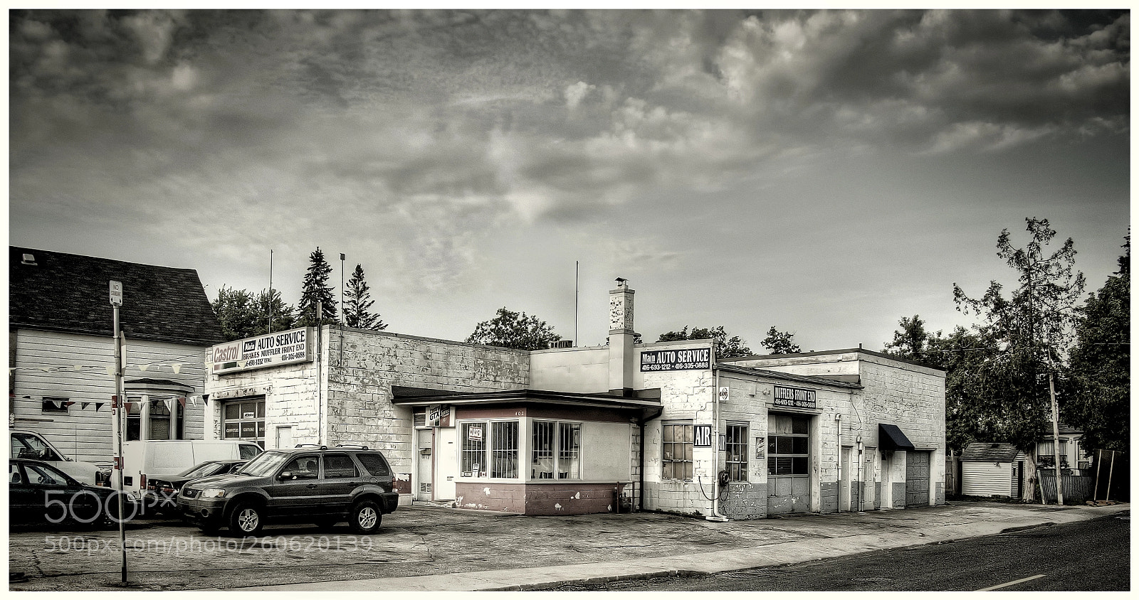 Olympus OM-D E-M10 II sample photo. The old auto service photography