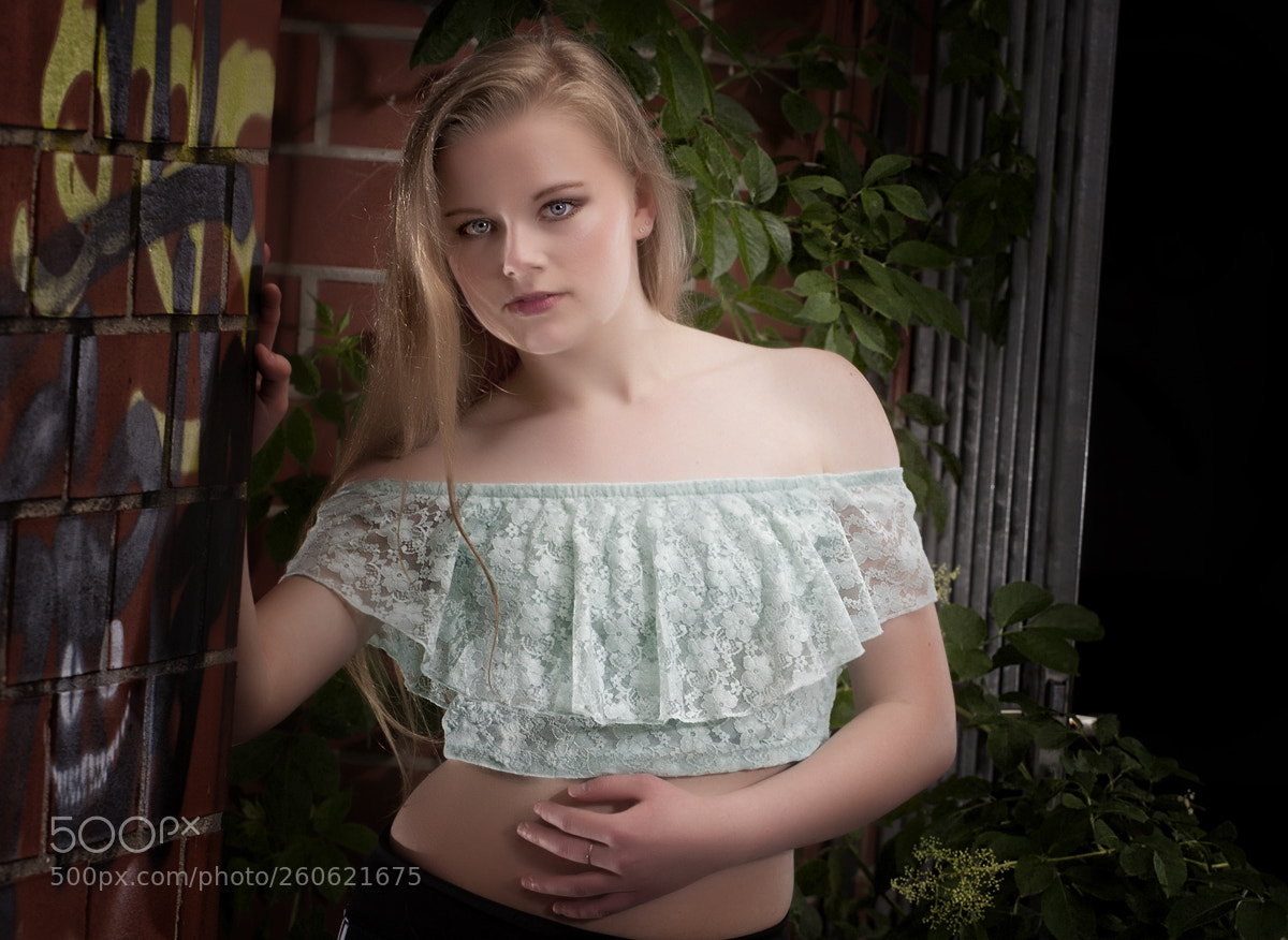 Canon EOS 5D Mark II sample photo. Melanie photography