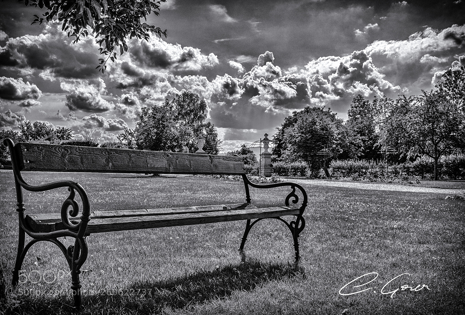 Canon EOS 77D (EOS 9000D / EOS 770D) sample photo. The bench photography