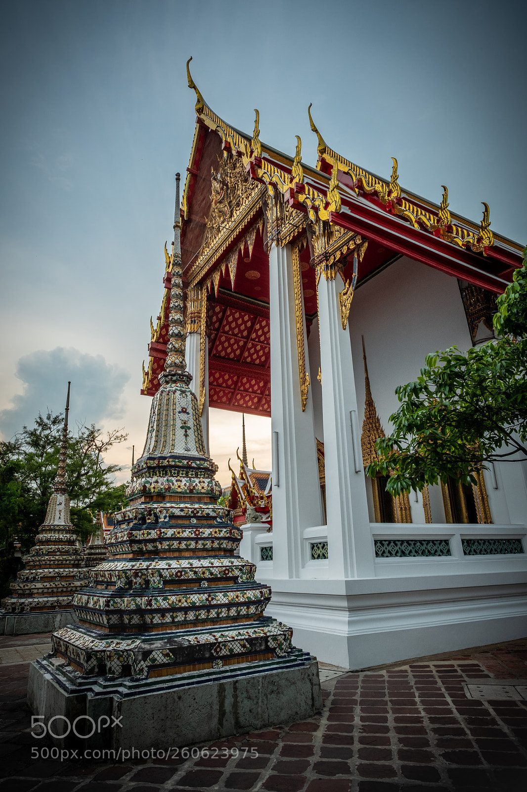 Fujifilm X-Pro2 sample photo. Sunset at wat pho photography