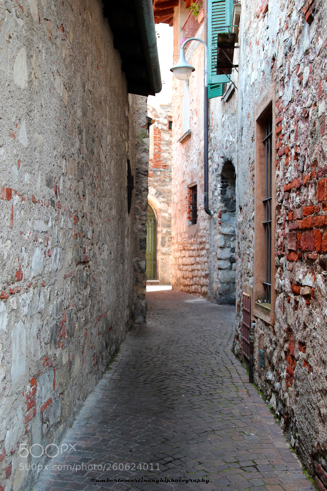 Canon EOS 7D Mark II sample photo. Iseo alleys photography