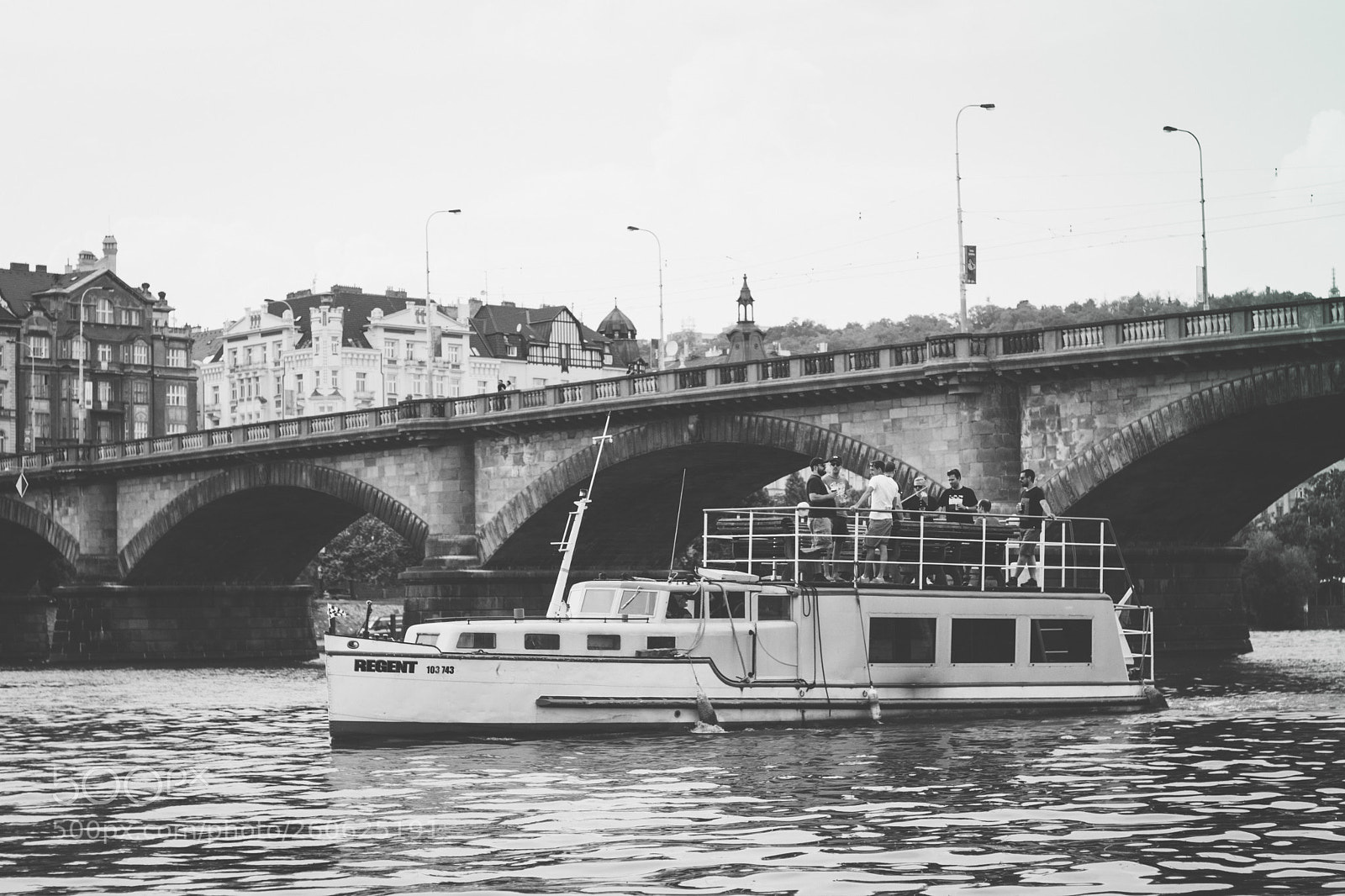 Canon EOS 77D (EOS 9000D / EOS 770D) sample photo. Chill in prague photography