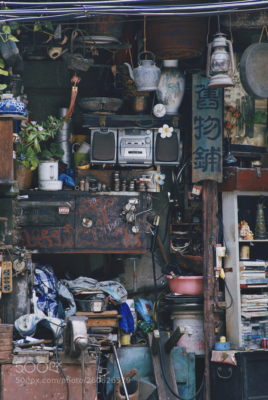 Canon EOS 5D Mark II sample photo. 舊物鋪 photography