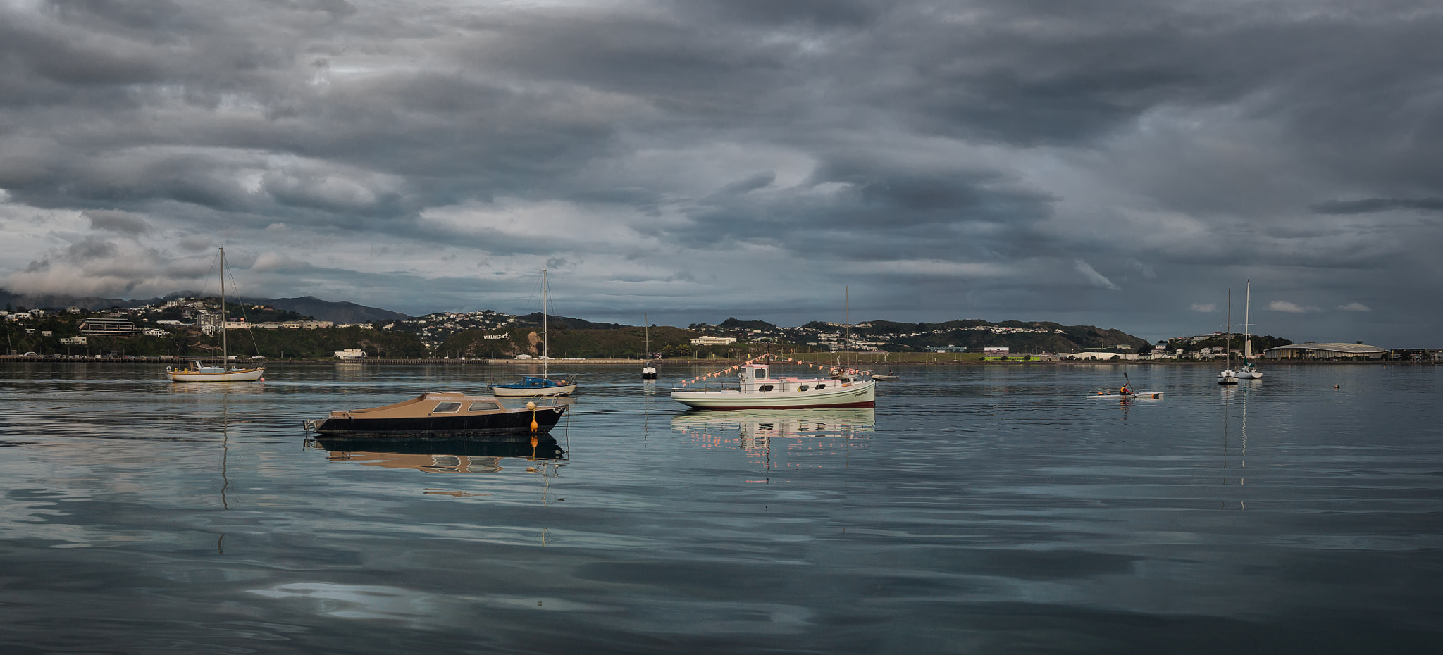 Sony Alpha NEX-5R sample photo. Tonight’s walk – evans bay marina photography