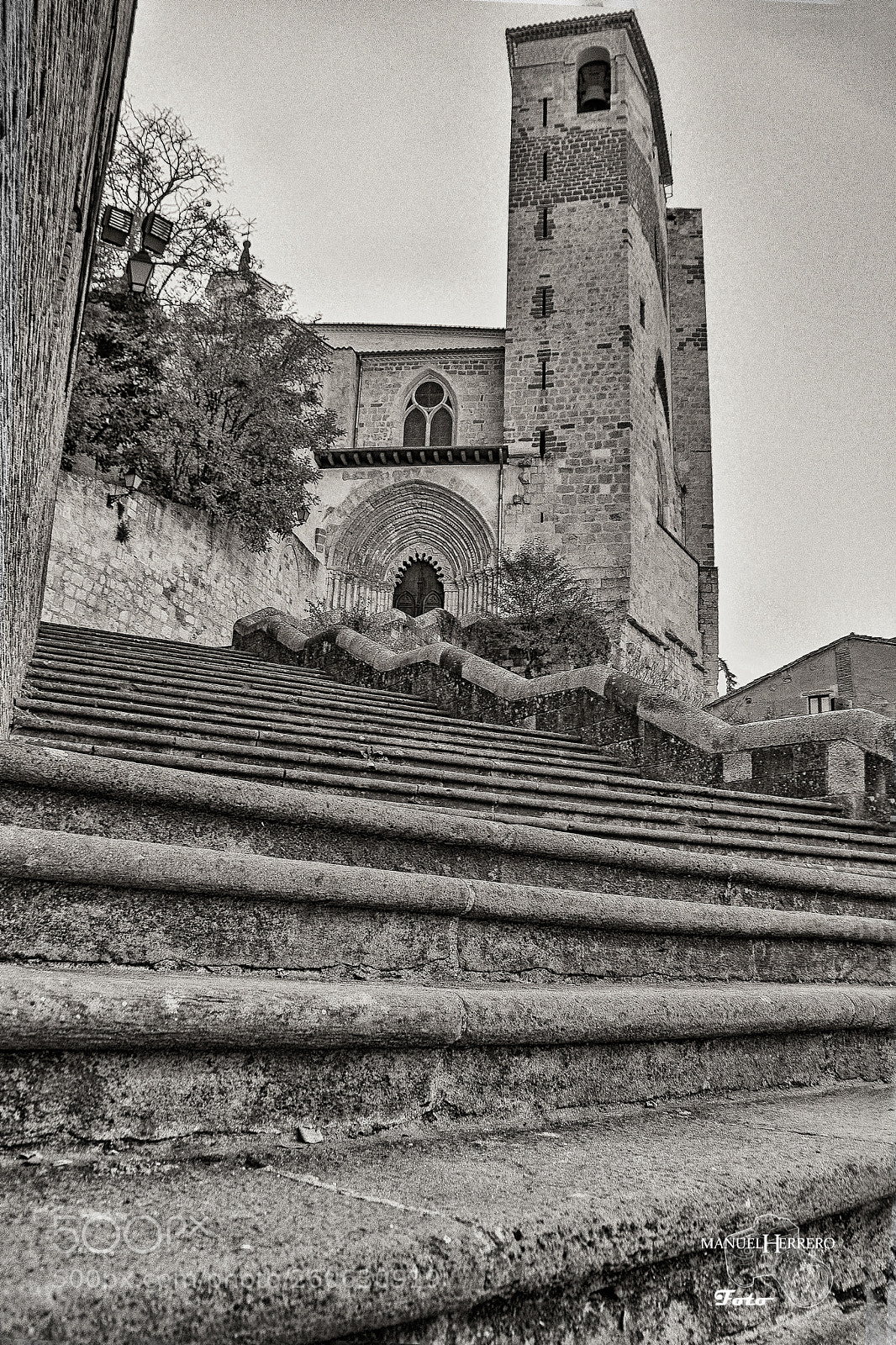 Canon EOS 550D (EOS Rebel T2i / EOS Kiss X4) sample photo. Iglesia de san pedro photography