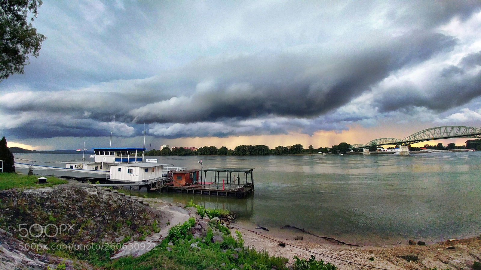LG G5 sample photo. Storm above the border photography