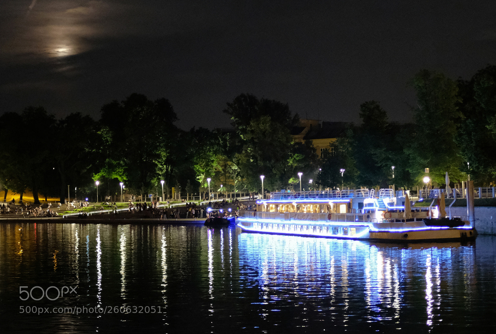 Fujifilm X100F sample photo. Boat party photography
