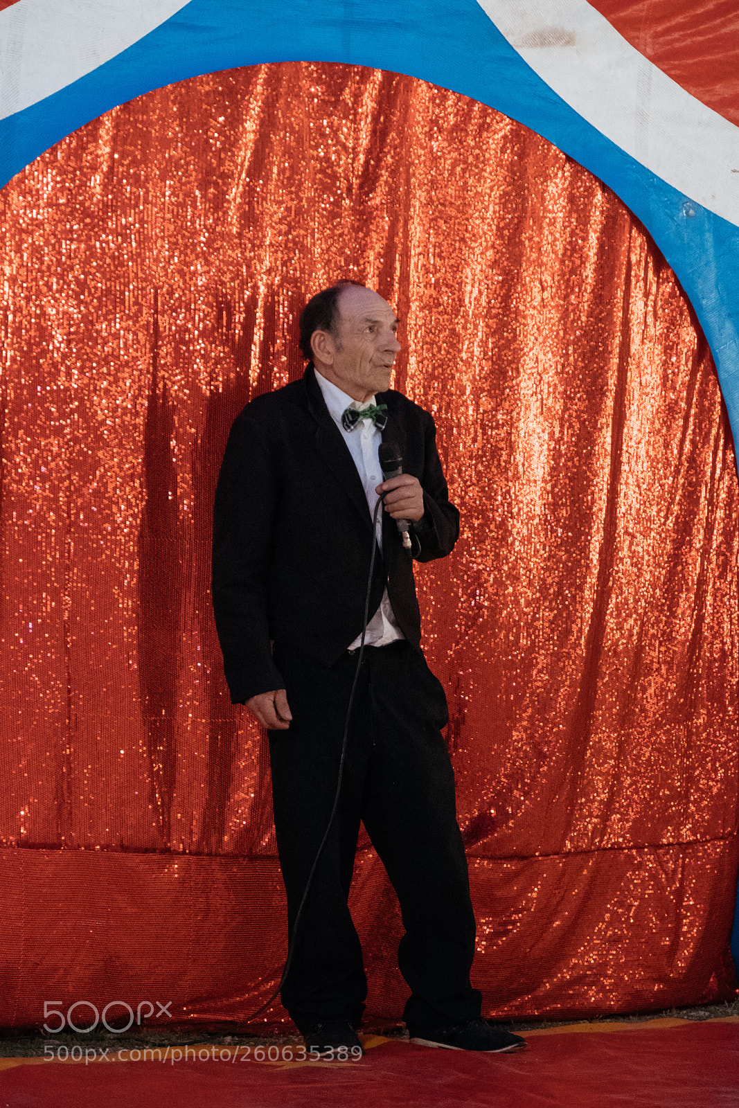 Fujifilm X-T2 sample photo. The announcer photography