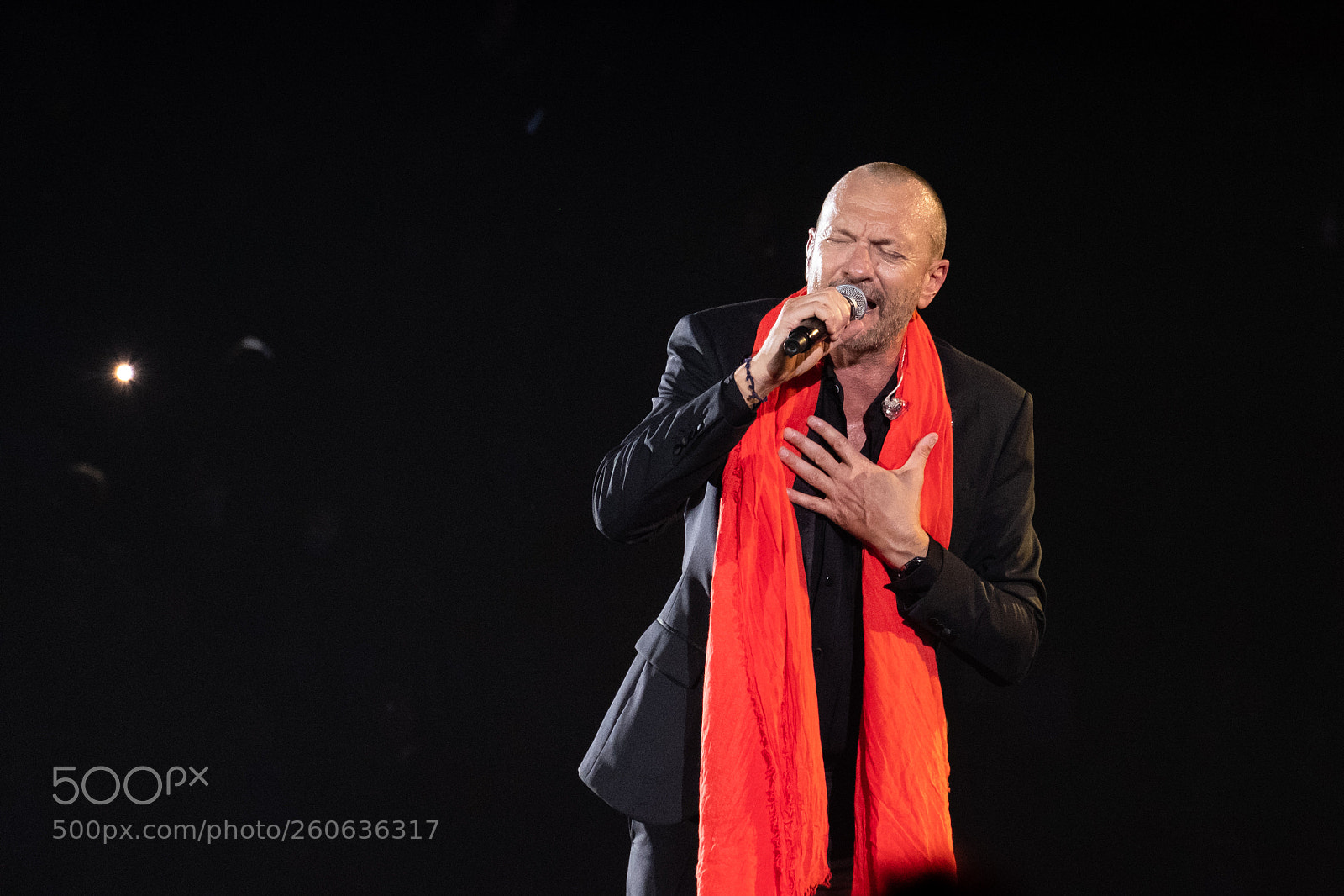 Fujifilm X-T2 sample photo. Biagio antonacci on stage photography