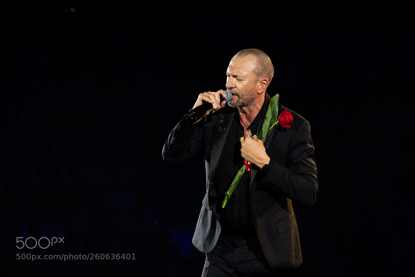 Fujifilm X-T2 sample photo. Biagio antonacci on stage photography