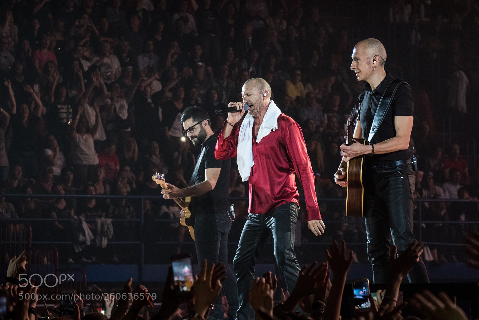 Fujifilm X-T2 sample photo. Biagio antonacci on stage photography