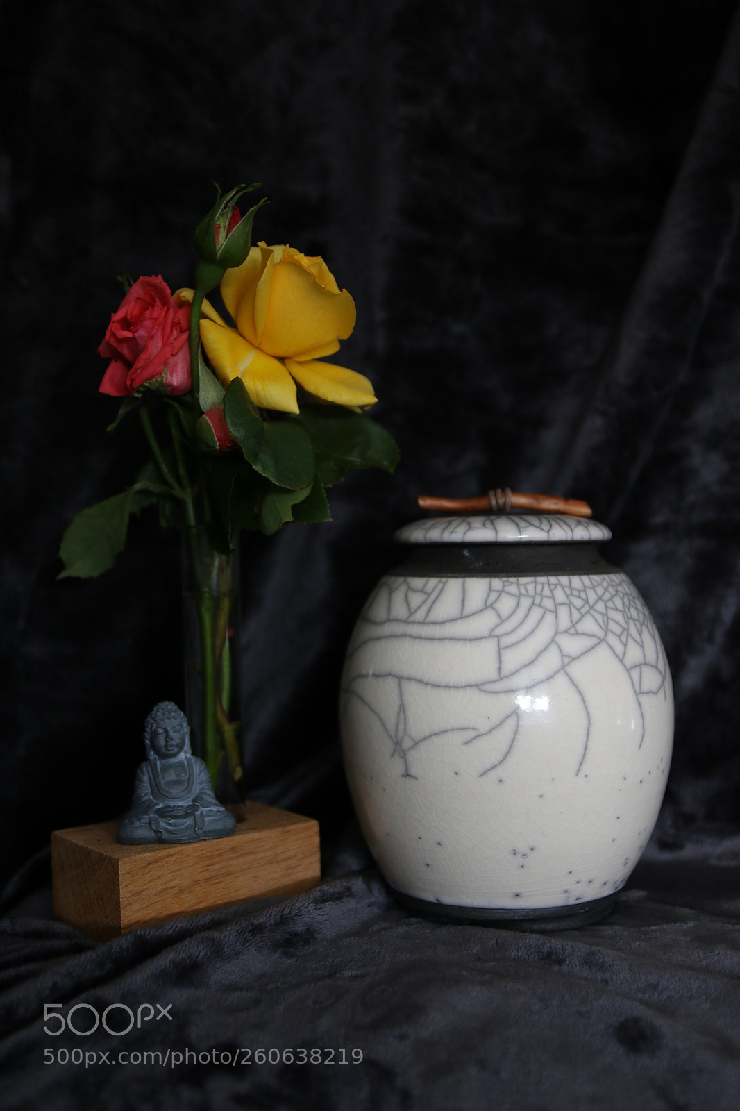 Canon EOS 70D sample photo. Roses et bouddha photography