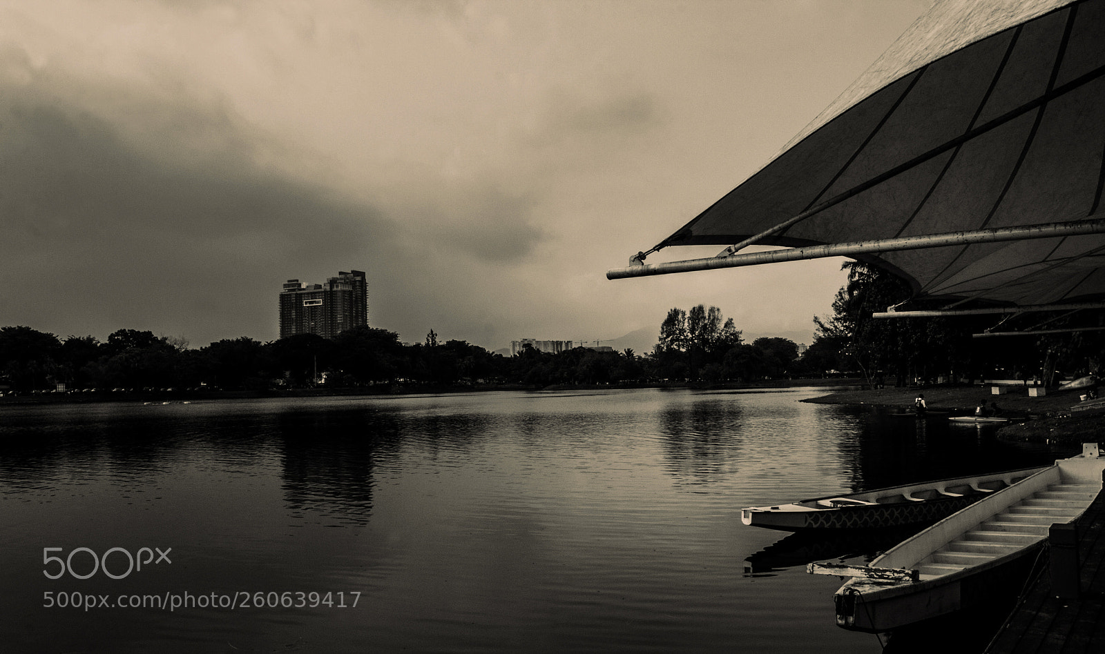 Canon EOS 1000D (EOS Digital Rebel XS / EOS Kiss F) sample photo. Monochrome lake photography
