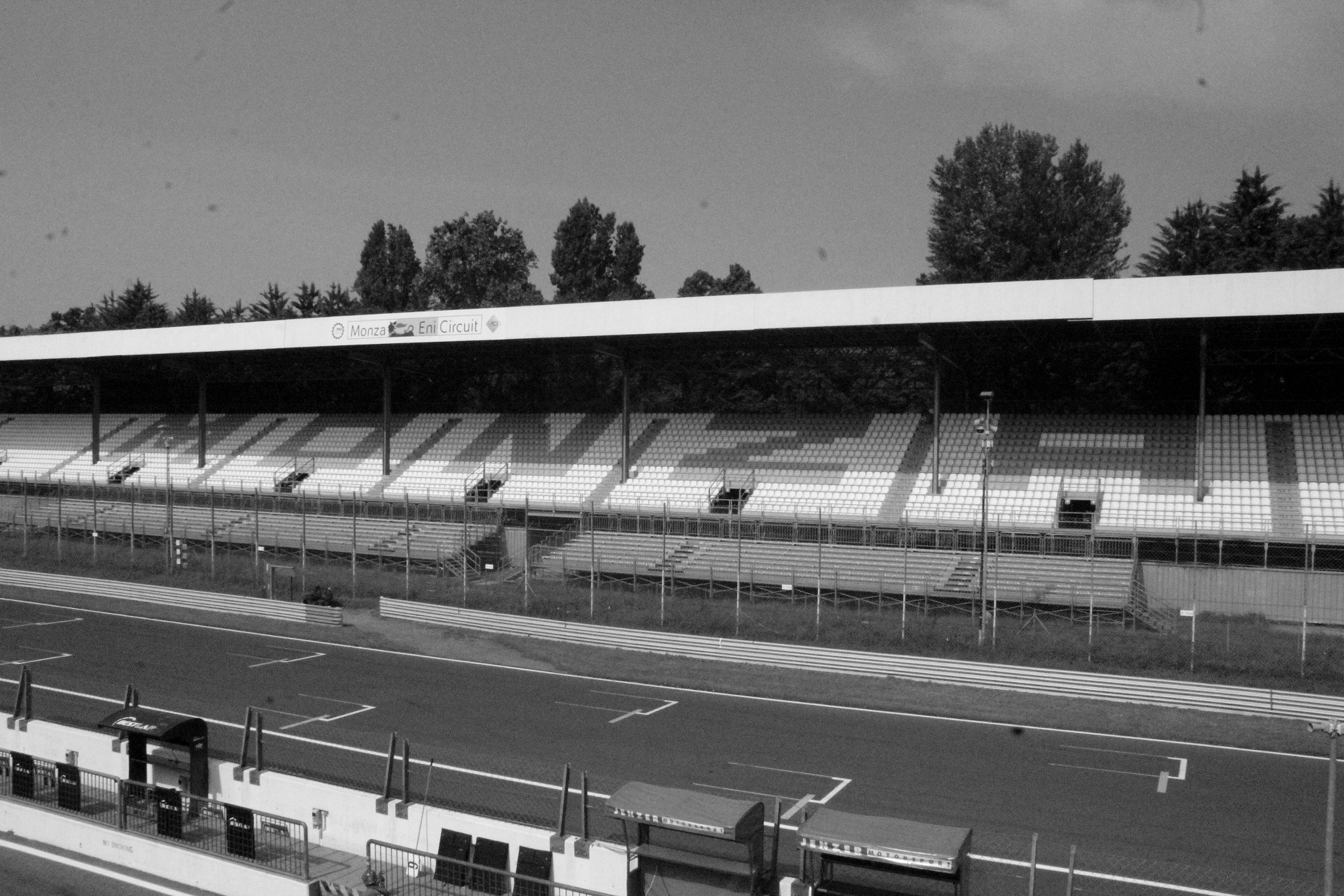 Canon EF-S 17-85mm F4-5.6 IS USM sample photo. Tribuna monza box photography