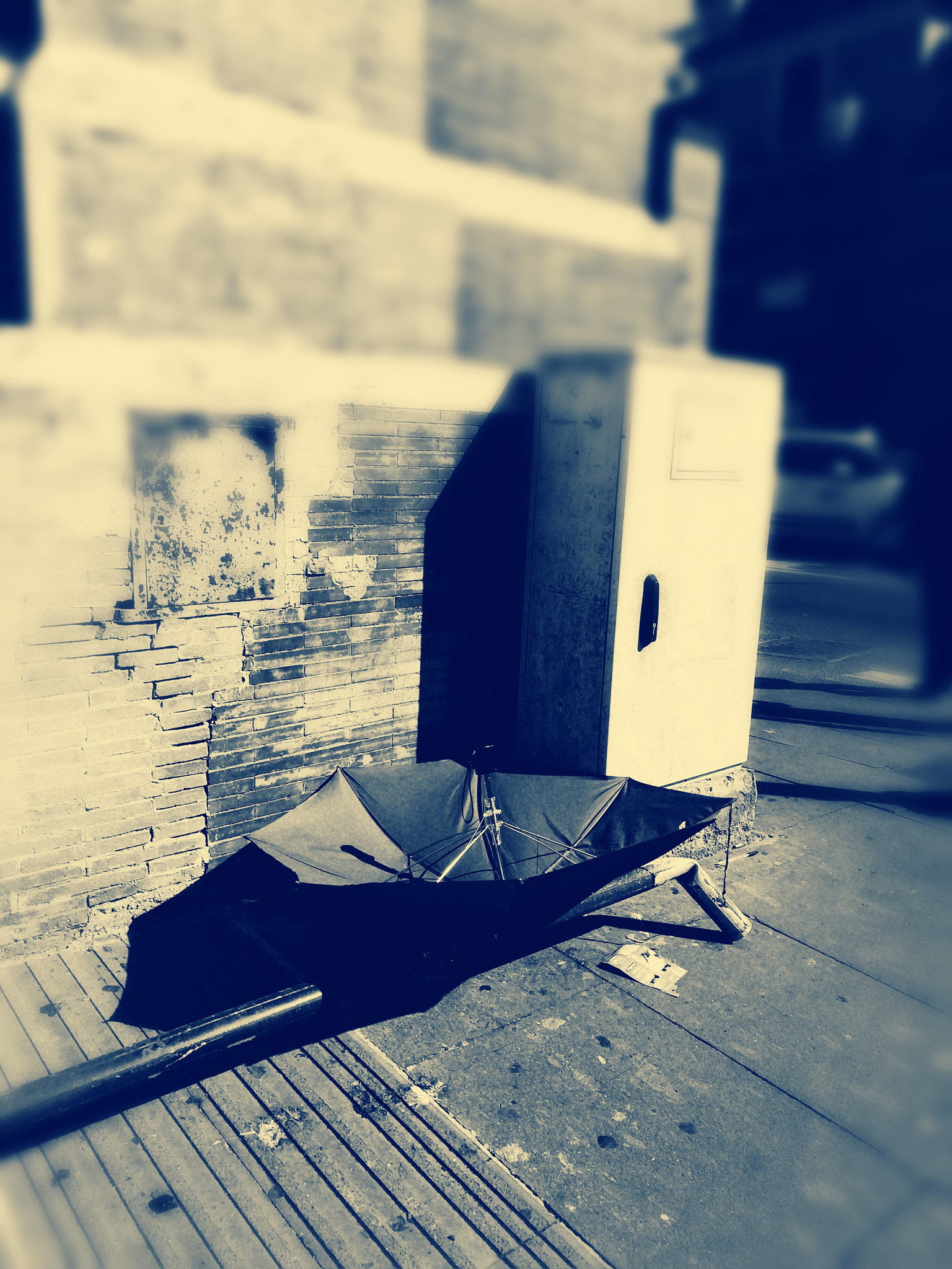 HUAWEI honor 6x sample photo. Sad useless umbrella photography