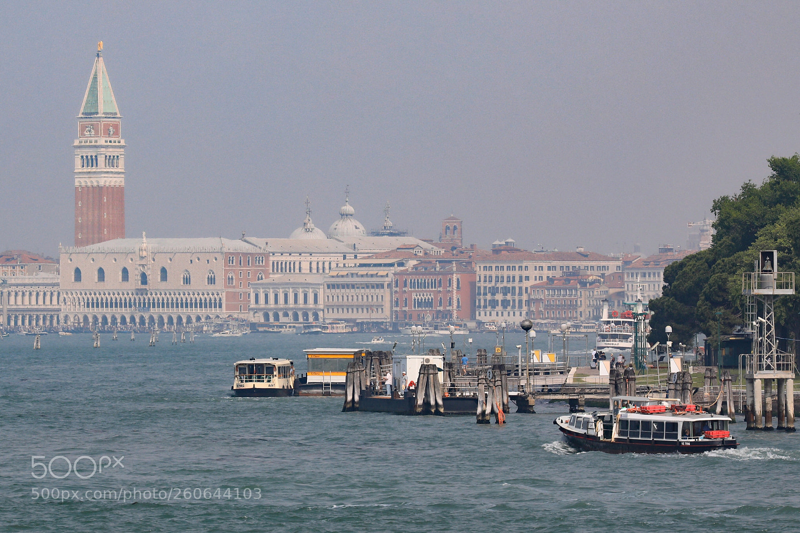 Canon EOS 5D Mark IV sample photo. Arrival at venice  photography