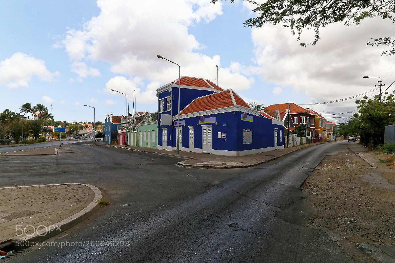 Canon EOS 6D + Canon EF 24-105mm F4L IS USM sample photo. Blue house in a photography