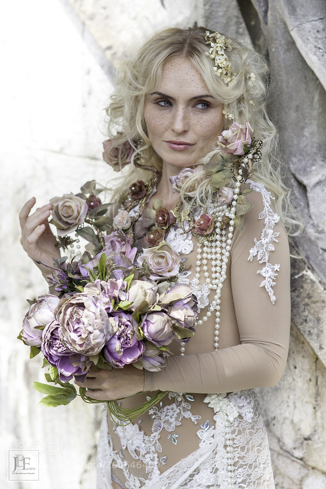 Canon EOS 5D Mark II sample photo. Flower-lady photography