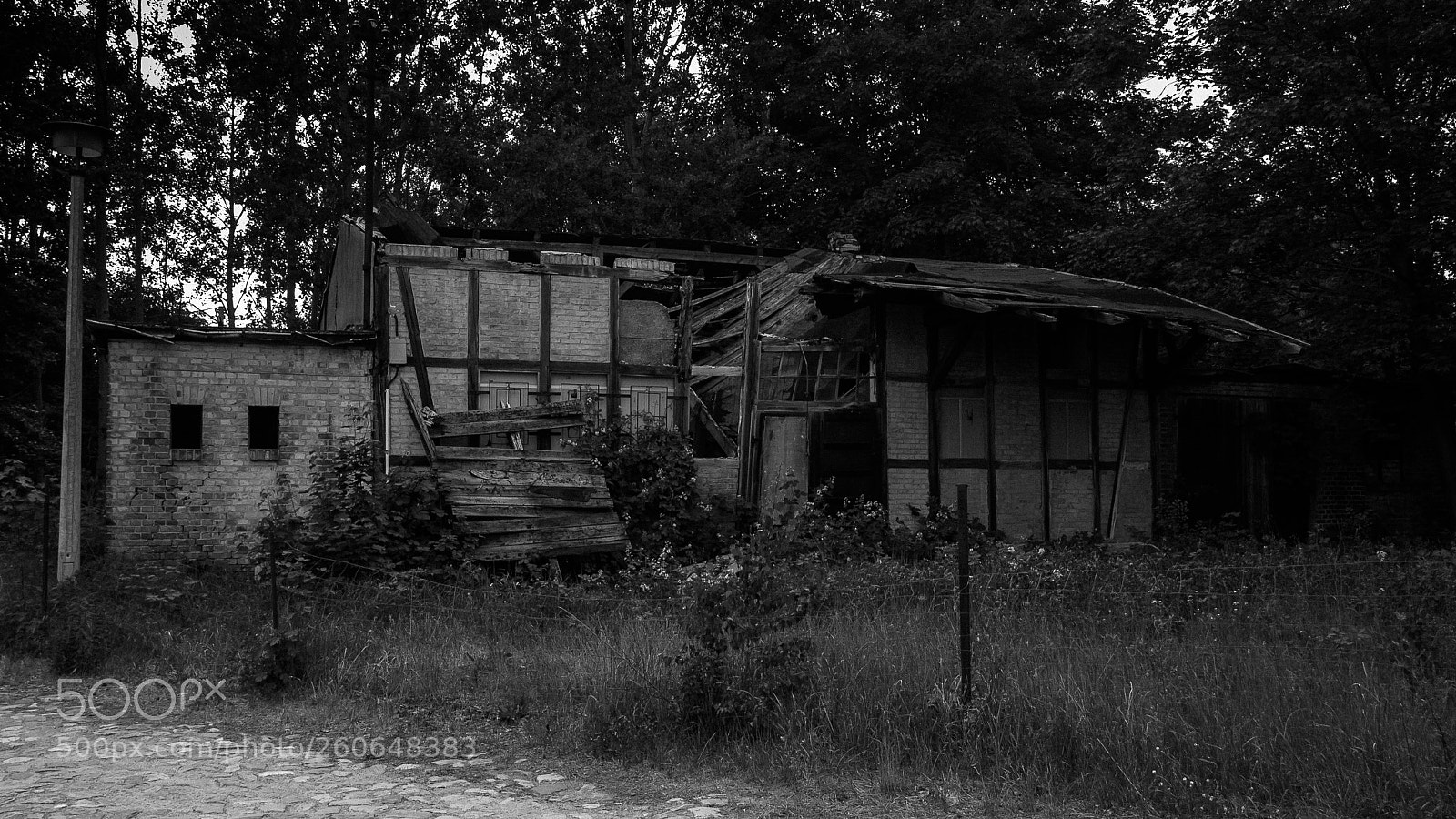 Canon EOS 1200D (EOS Rebel T5 / EOS Kiss X70 / EOS Hi) sample photo. Ghost house.jpg photography