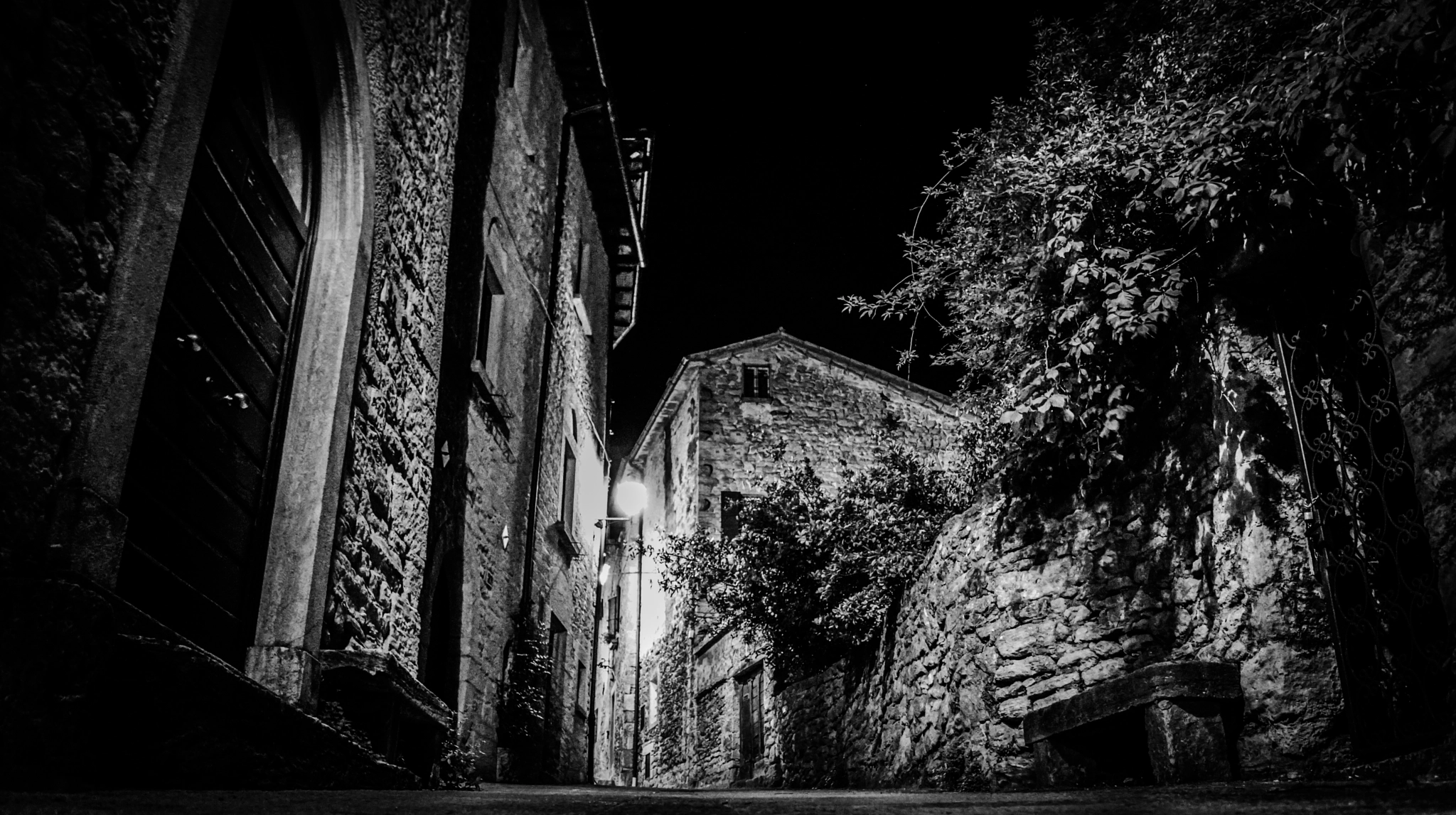 Sony SLT-A68 sample photo. Little alley in san marino citta photography