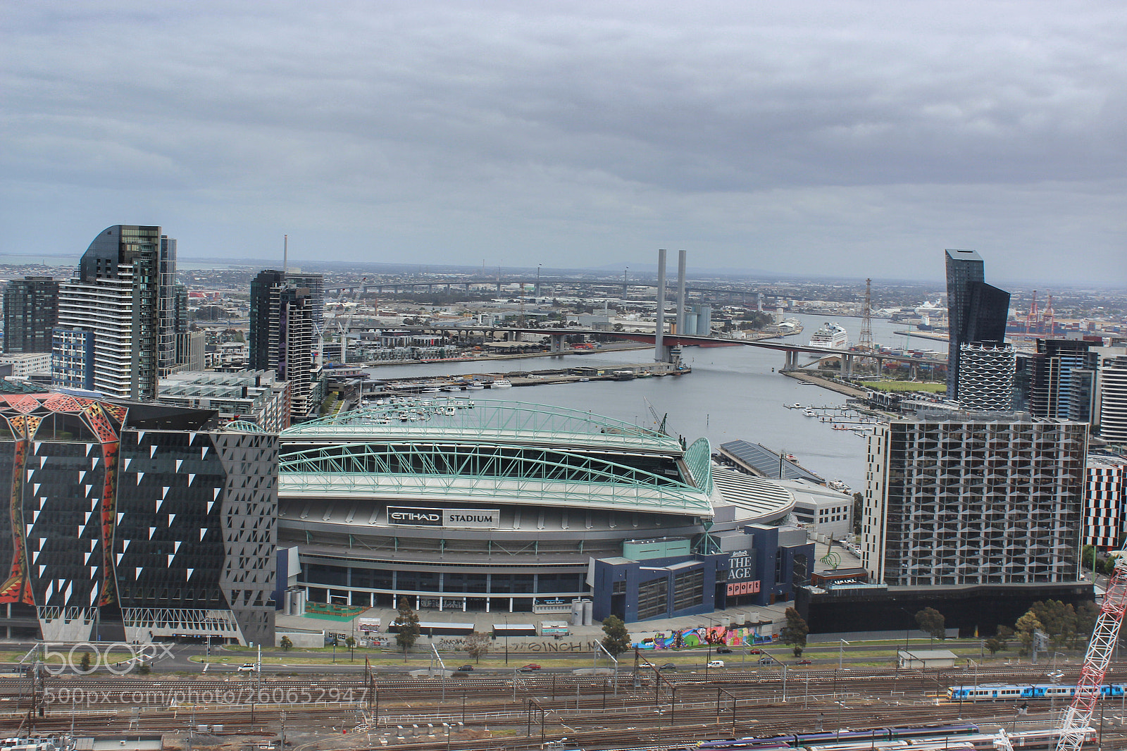Canon EOS 600D (Rebel EOS T3i / EOS Kiss X5) sample photo. City photography