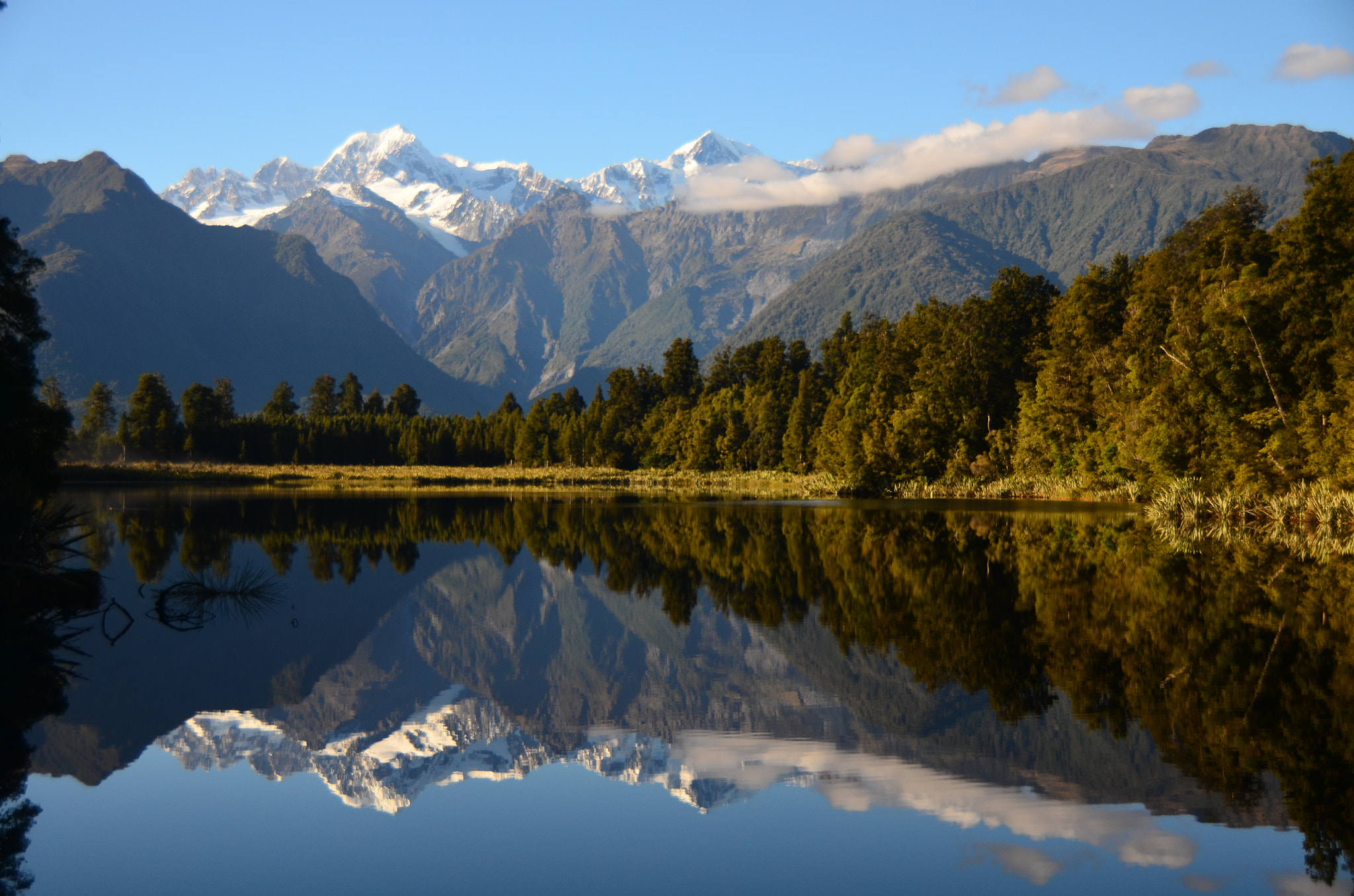 Nikon D7000 + Nikon AF-S DX Nikkor 18-200mm F3.5-5.6G ED VR II sample photo. Lake matheson, new zealand photography