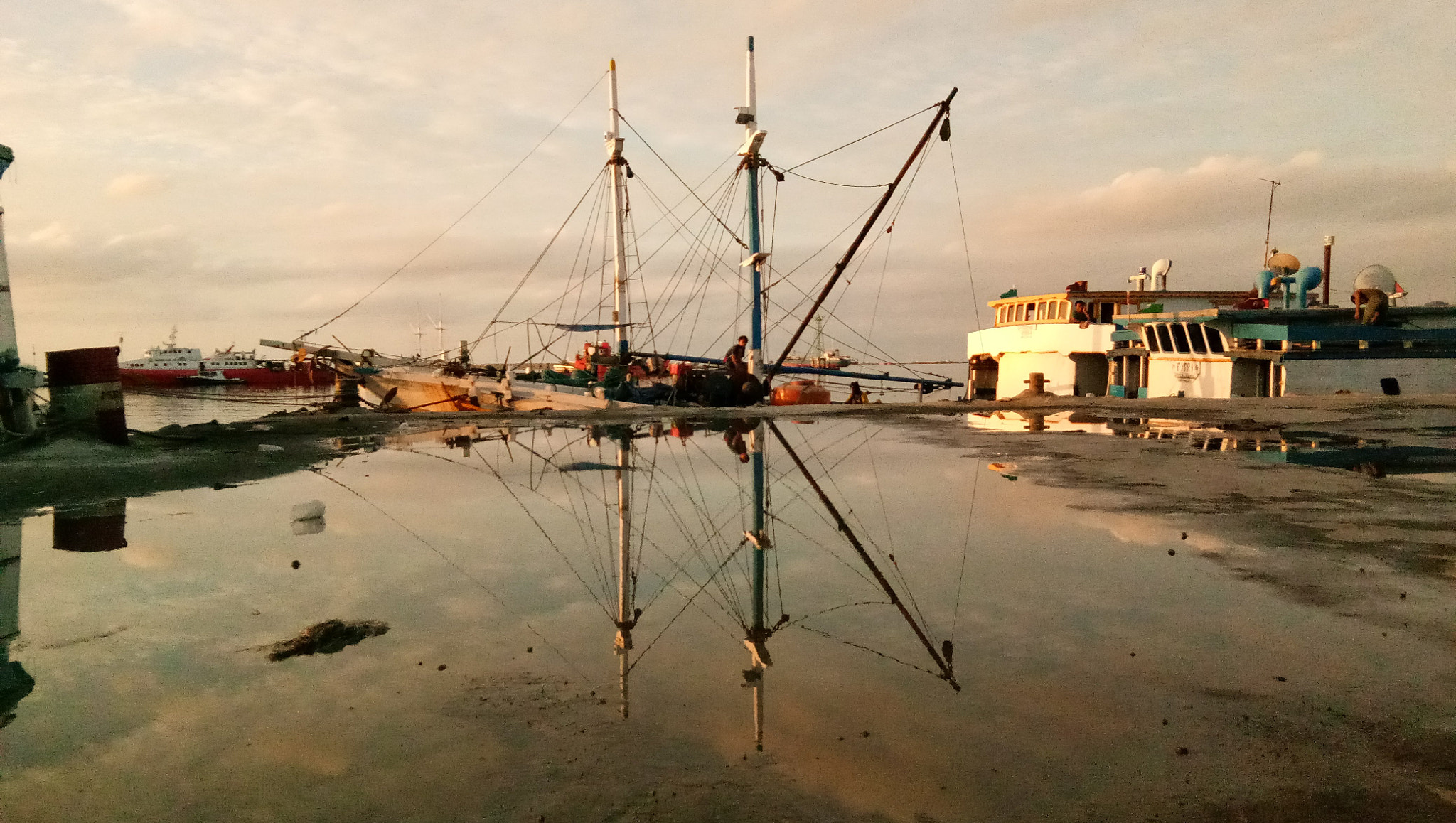 vivo 1601 sample photo. Boat photography