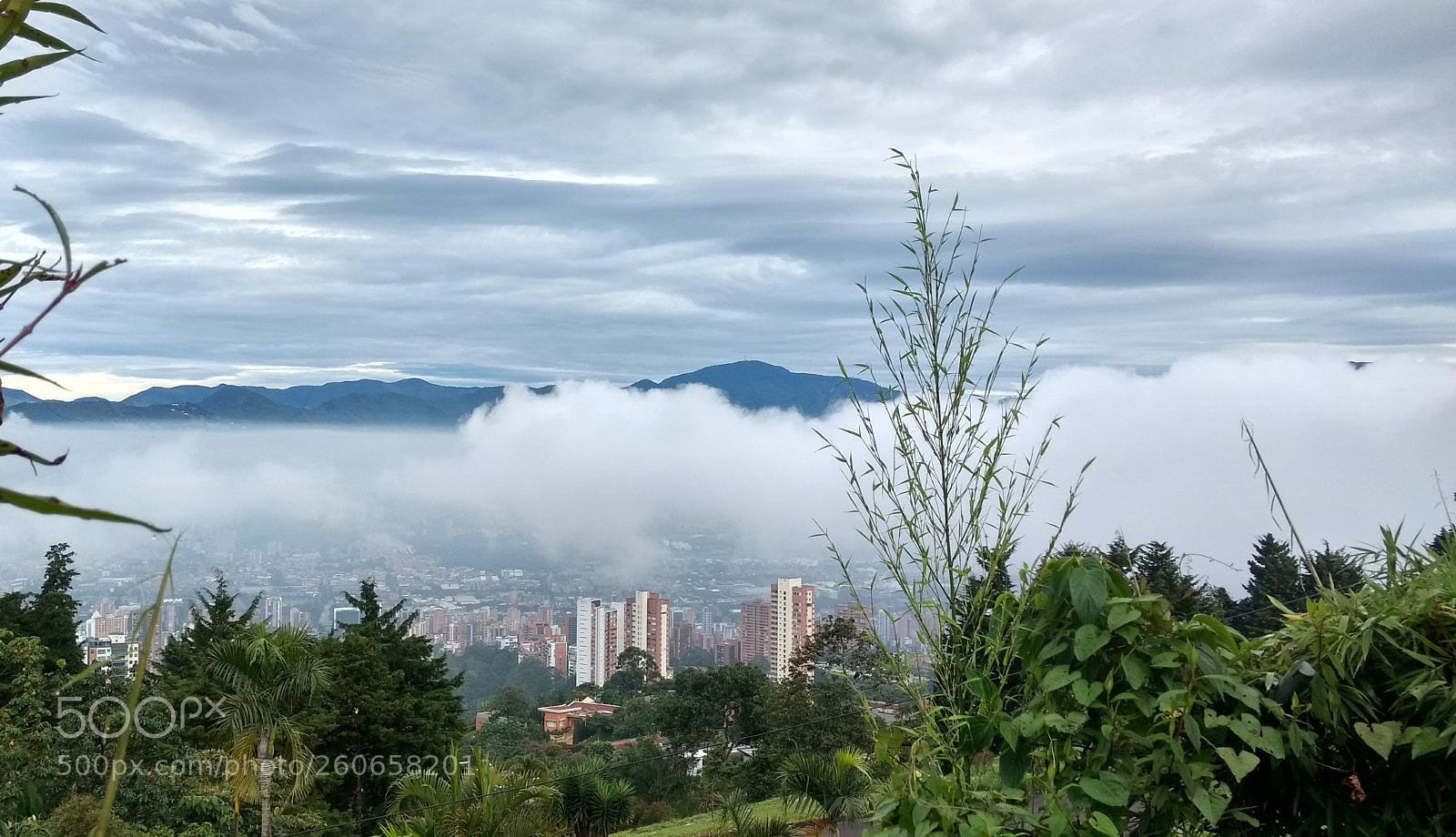 Motorola Moto G (4) sample photo. Ciudad entre nubes photography