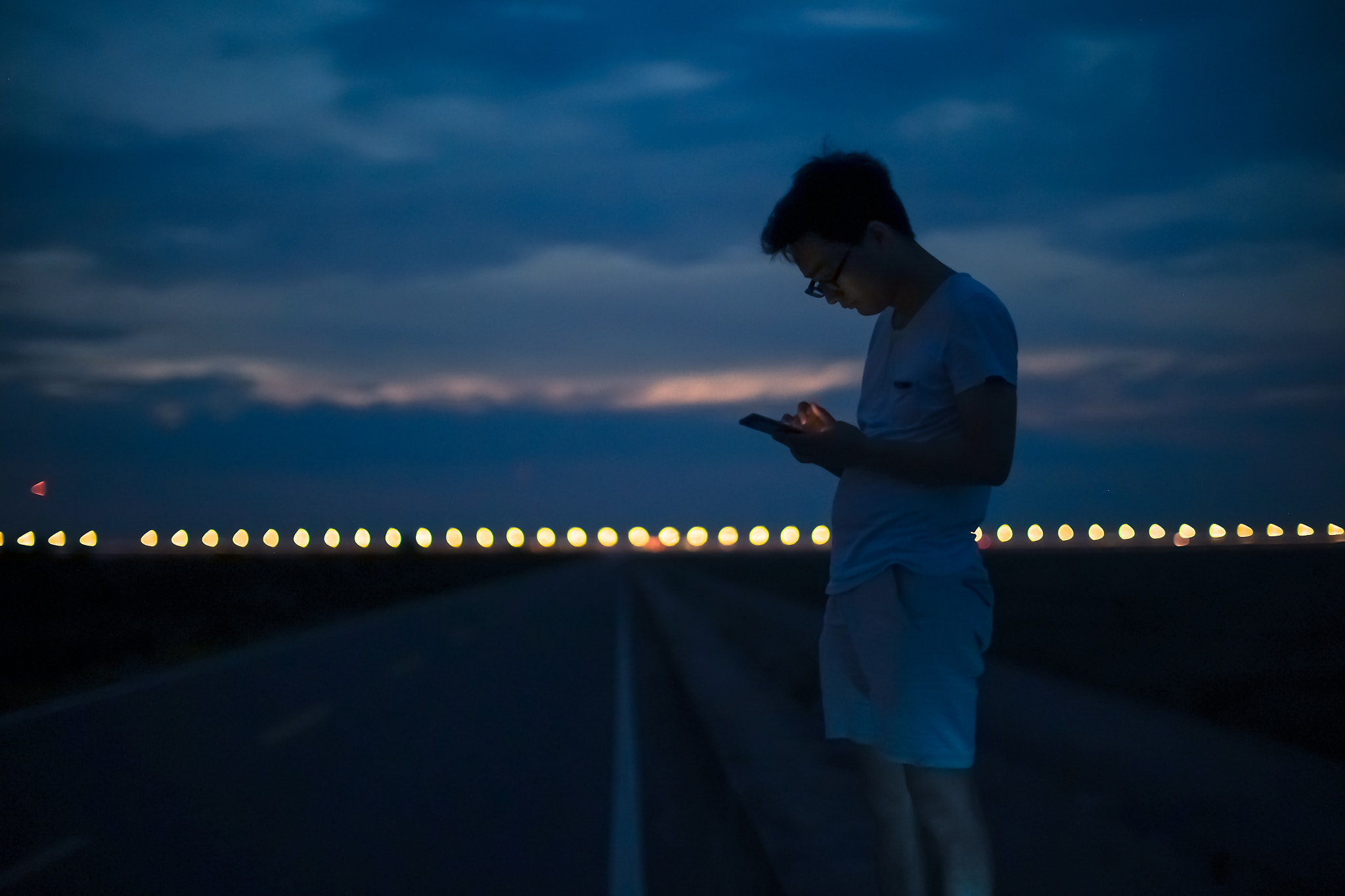 Fujifilm X-Pro1 sample photo. The man in the night photography
