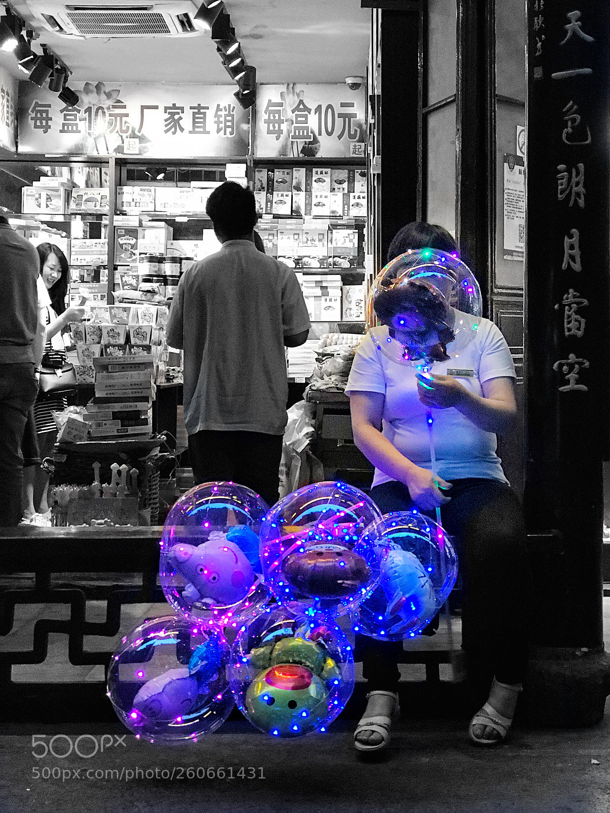 Apple iPhone 7 Plus sample photo. 卖气球的阿姨 photography