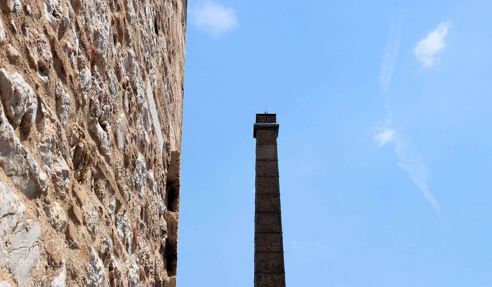 Canon EOS 200D (EOS Rebel SL2 / EOS Kiss X9) sample photo. Chimney at gas factory photography