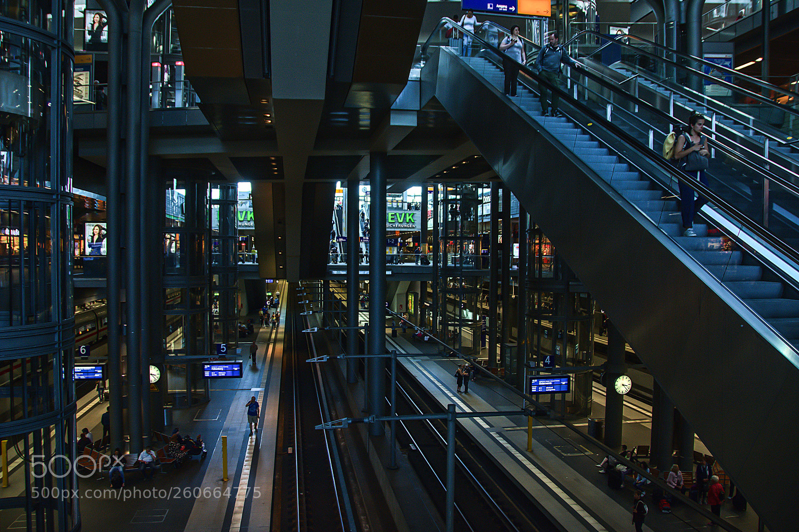 Nikon D7100 sample photo. Berlin hbf photography