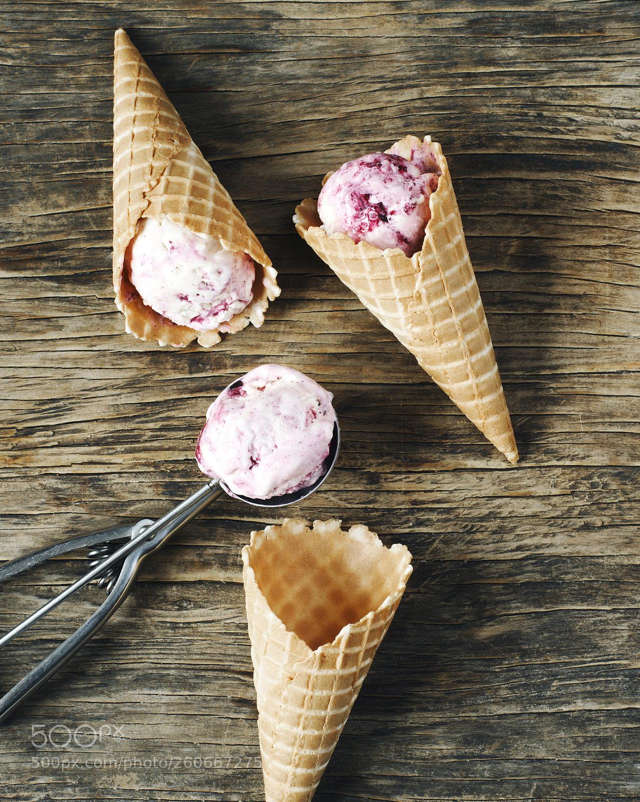 Canon EOS 5D Mark IV sample photo. Raspberry vanilla ice cream photography