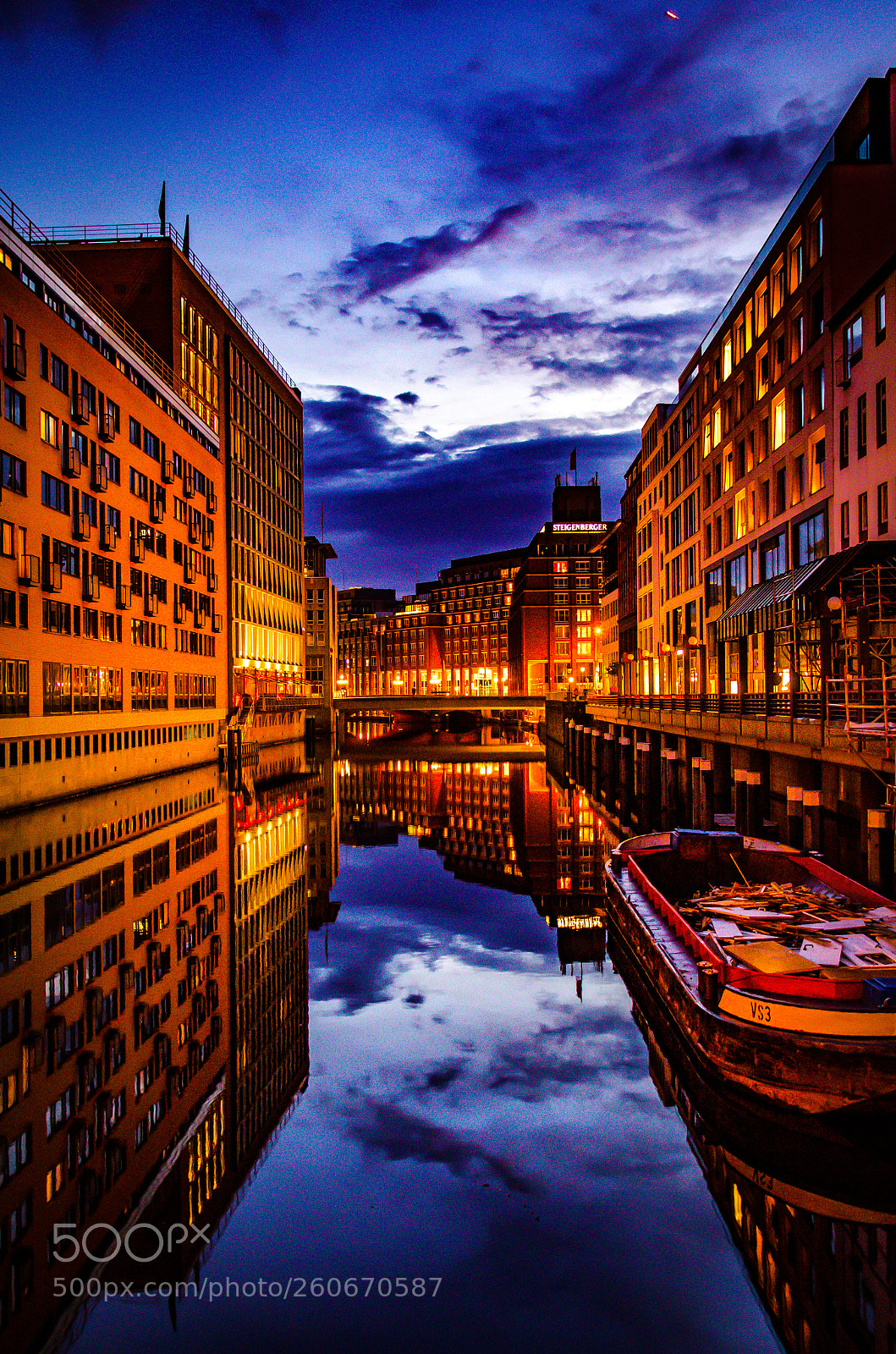 Nikon D7000 sample photo. Hamburg canal lights photography