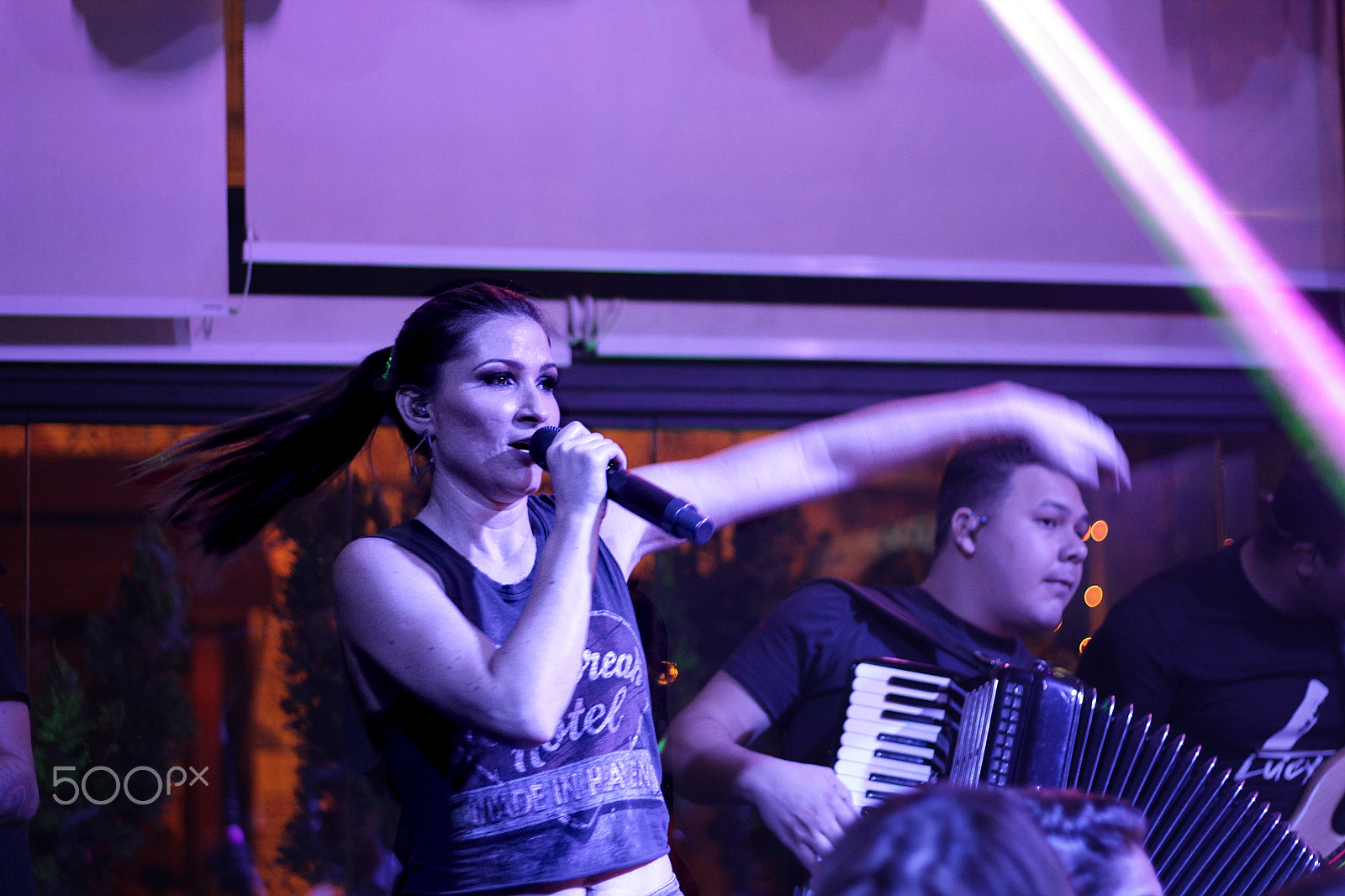 Canon EOS 1300D (EOS Rebel T6 / EOS Kiss X80) sample photo. Country singer (cantora sertaneja) photography