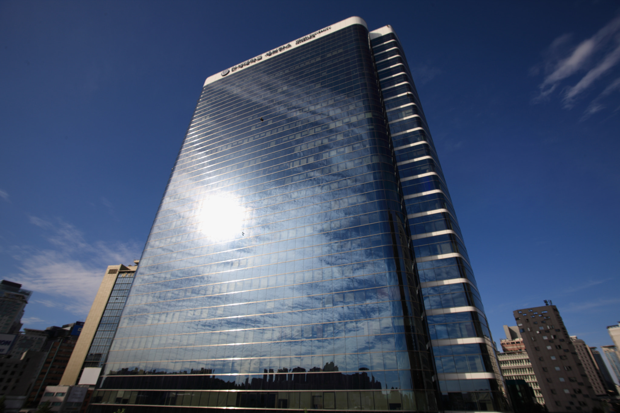 Sigma 17-35mm f/2.8-4 EX DG Aspherical HSM sample photo. Building is a good canvas photography