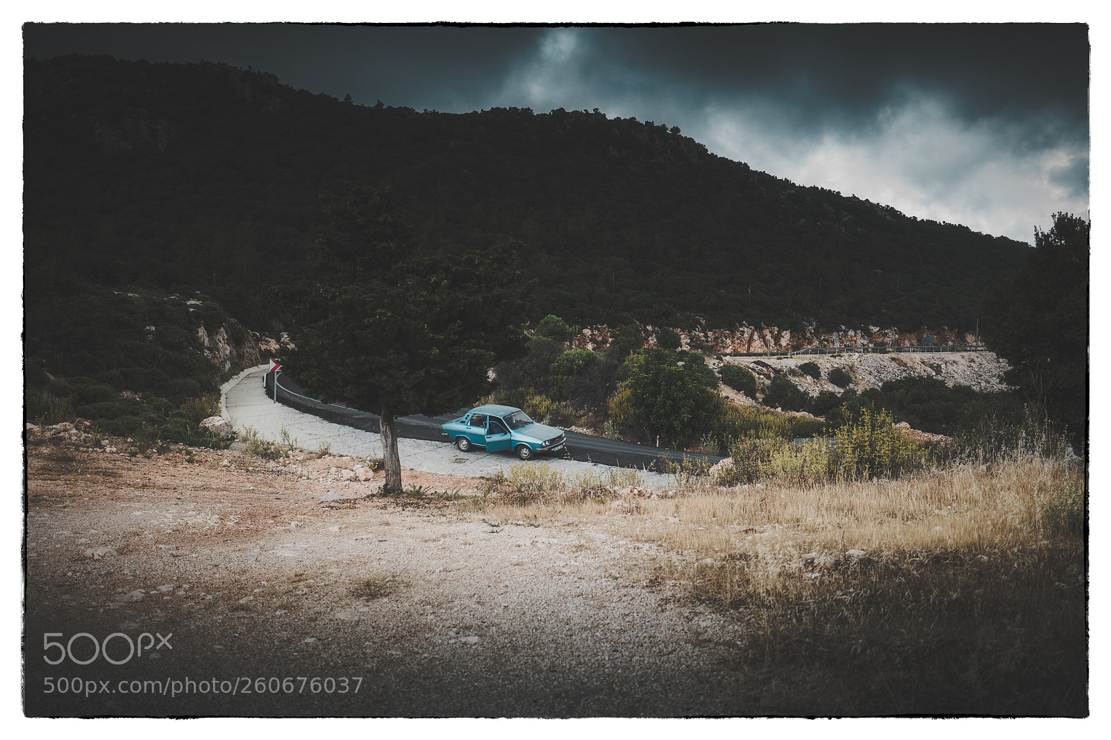 Leica Q (Typ 116) sample photo. Driving with a old photography