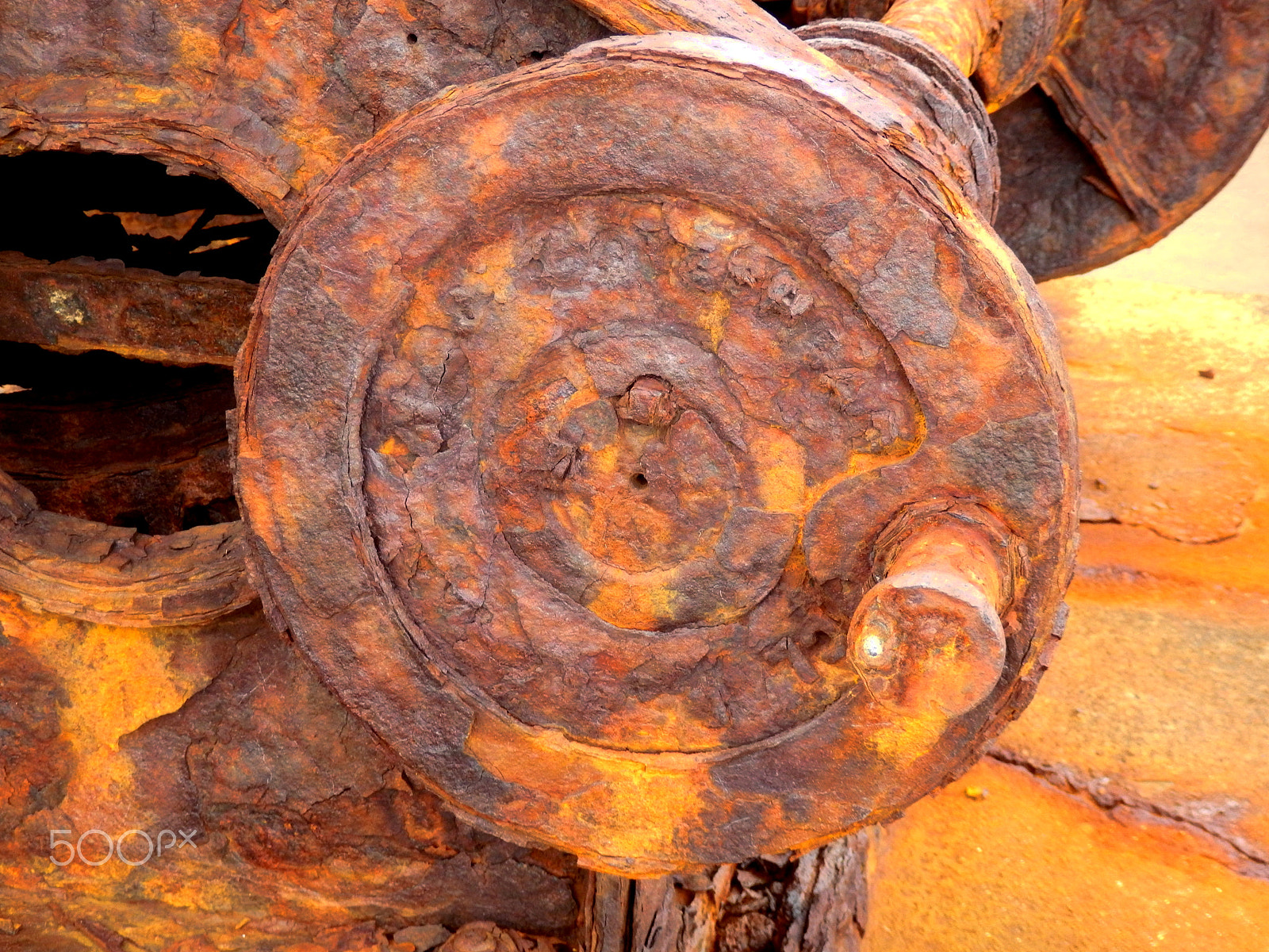Olympus SZ-31MR sample photo. Rusted pulley wheel photography