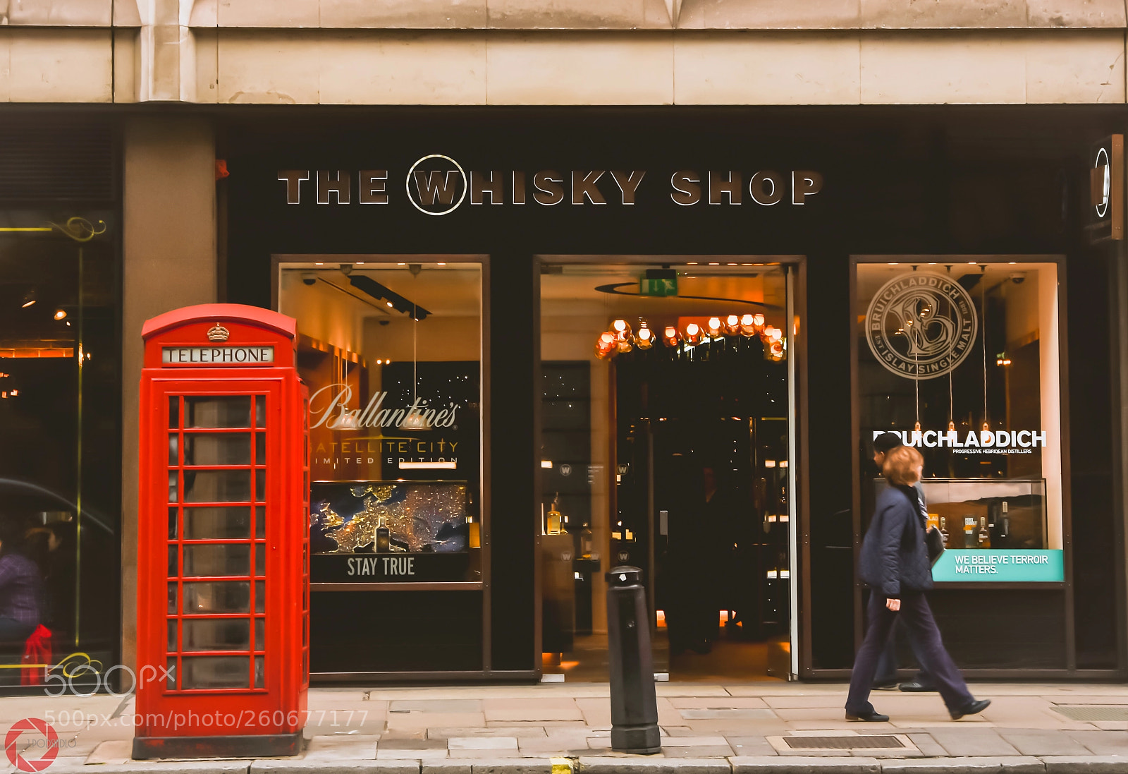 Nikon D7200 sample photo. Red box - london photography