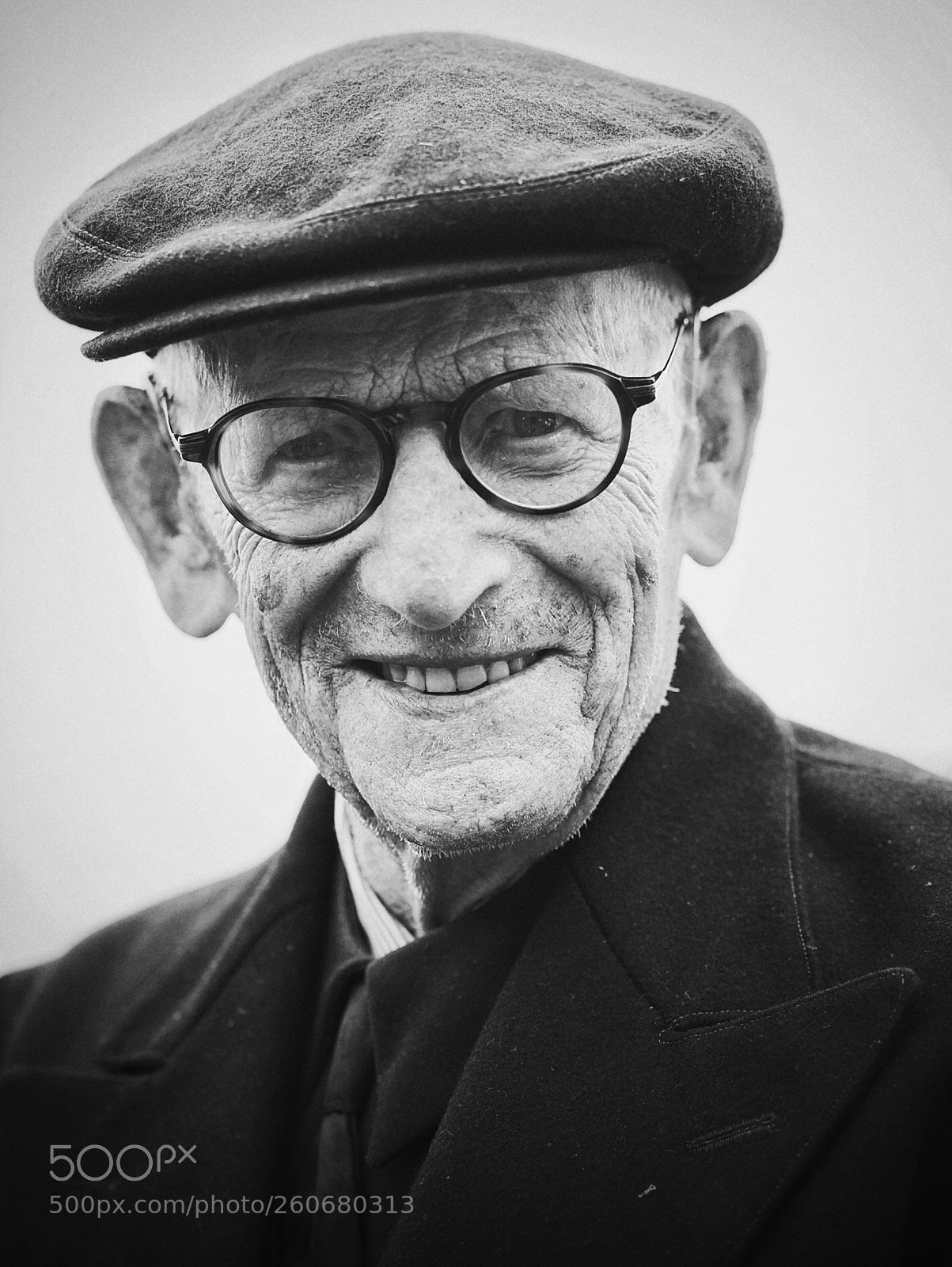 Olympus OM-D E-M1 Mark II sample photo. Old man photography