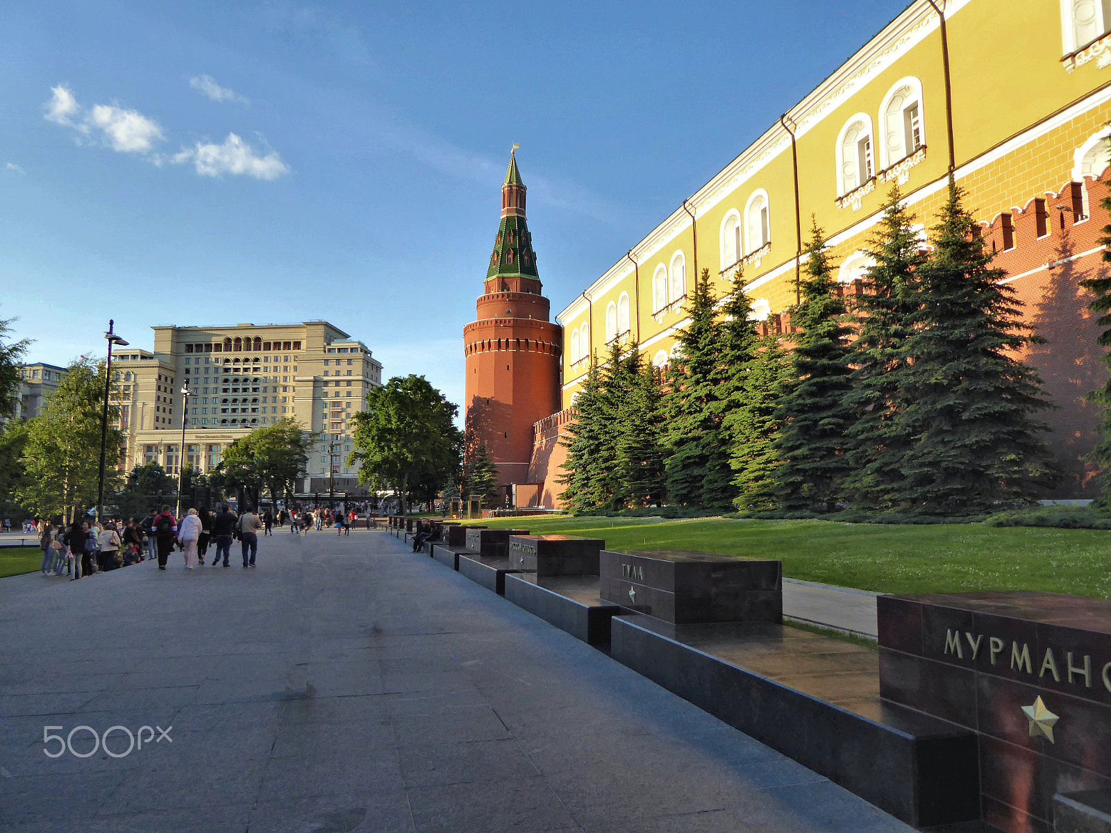 Panasonic Lumix DMC-ZS40 (Lumix DMC-TZ60) sample photo. Moscow. alexander garden in early summer photography