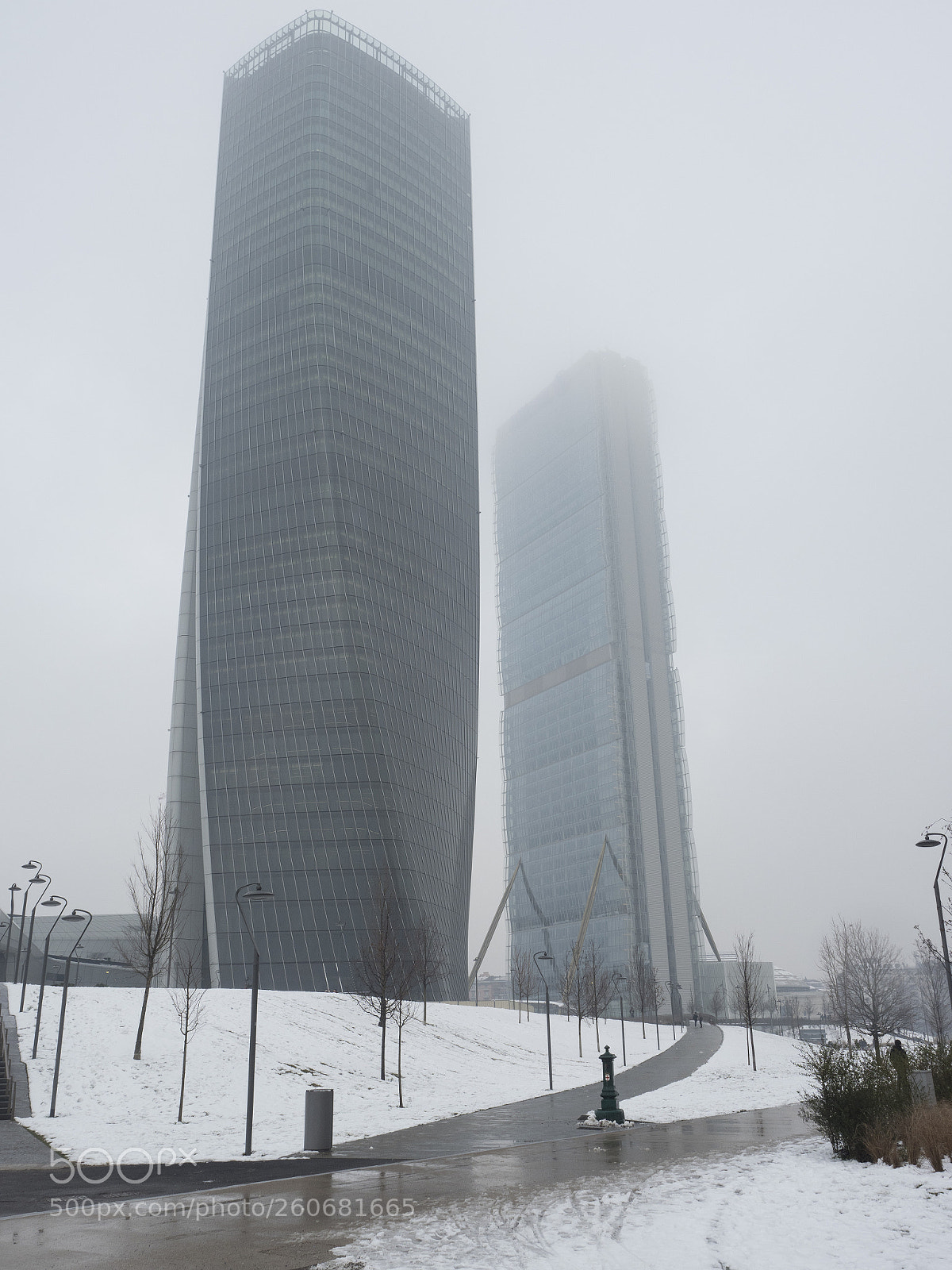 Olympus OM-D E-M1 Mark II sample photo. Snowing in citylife, milan photography