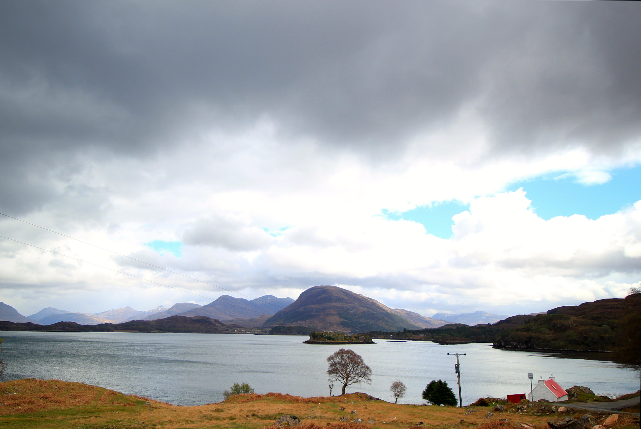 Canon EF-S 10-18mm F4.5–5.6 IS STM sample photo. Torridon and the red roof cottage photography