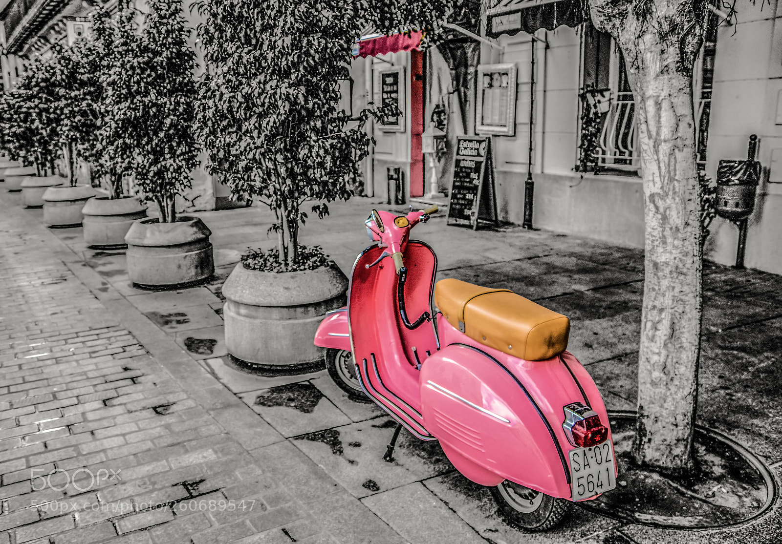 Sony SLT-A77 sample photo. Pink vespa photography