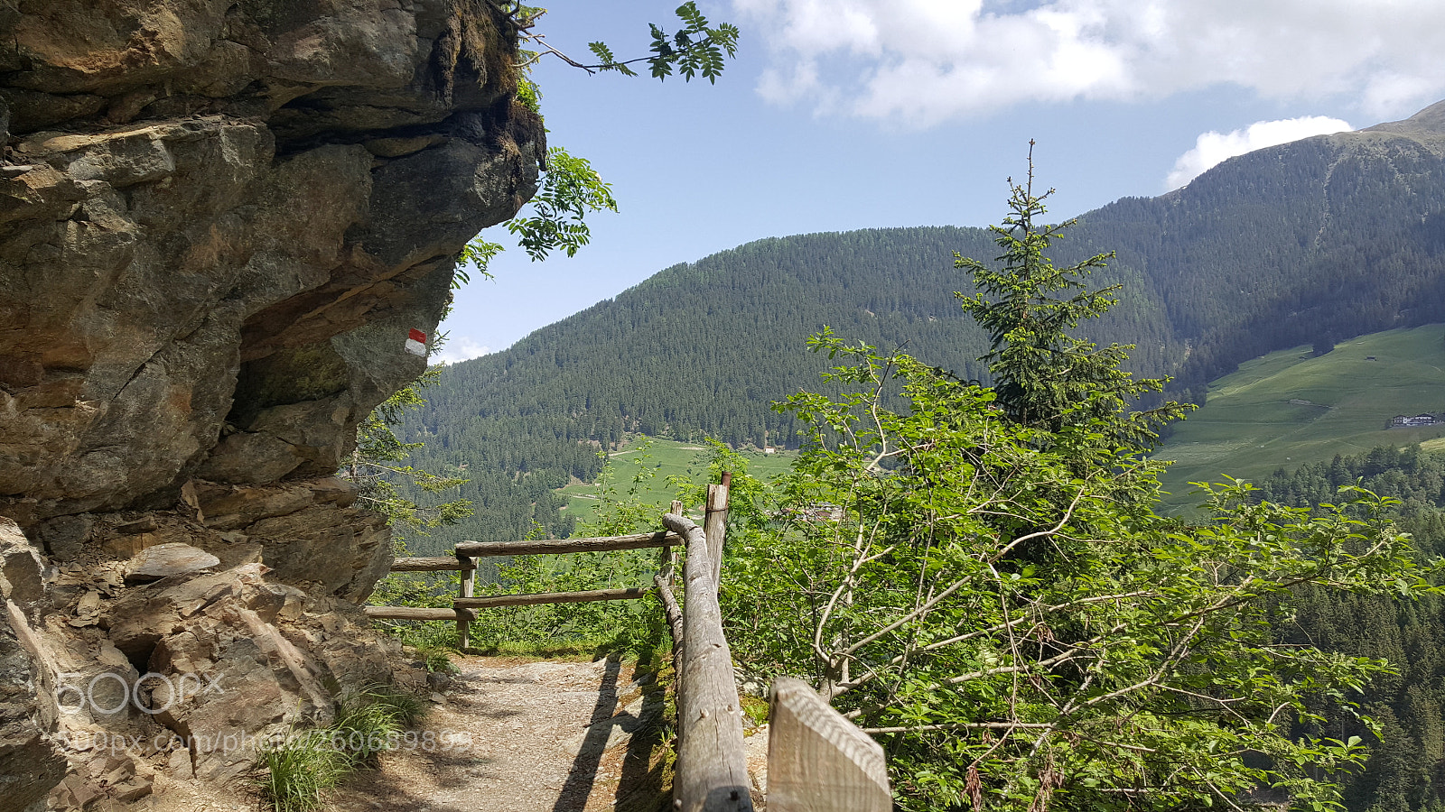 Samsung Galaxy S6 sample photo. Trail photography